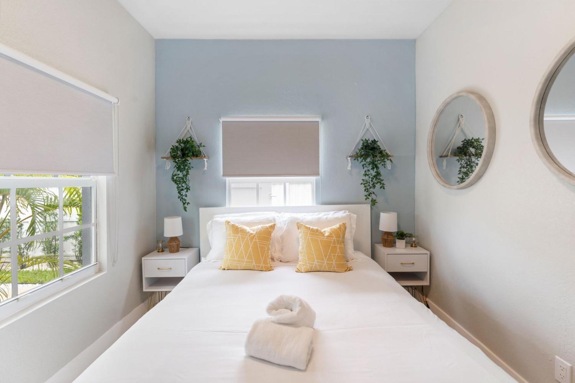 Cozy 2 Bedroom W/gated Parking, Patio & W/d * Miami