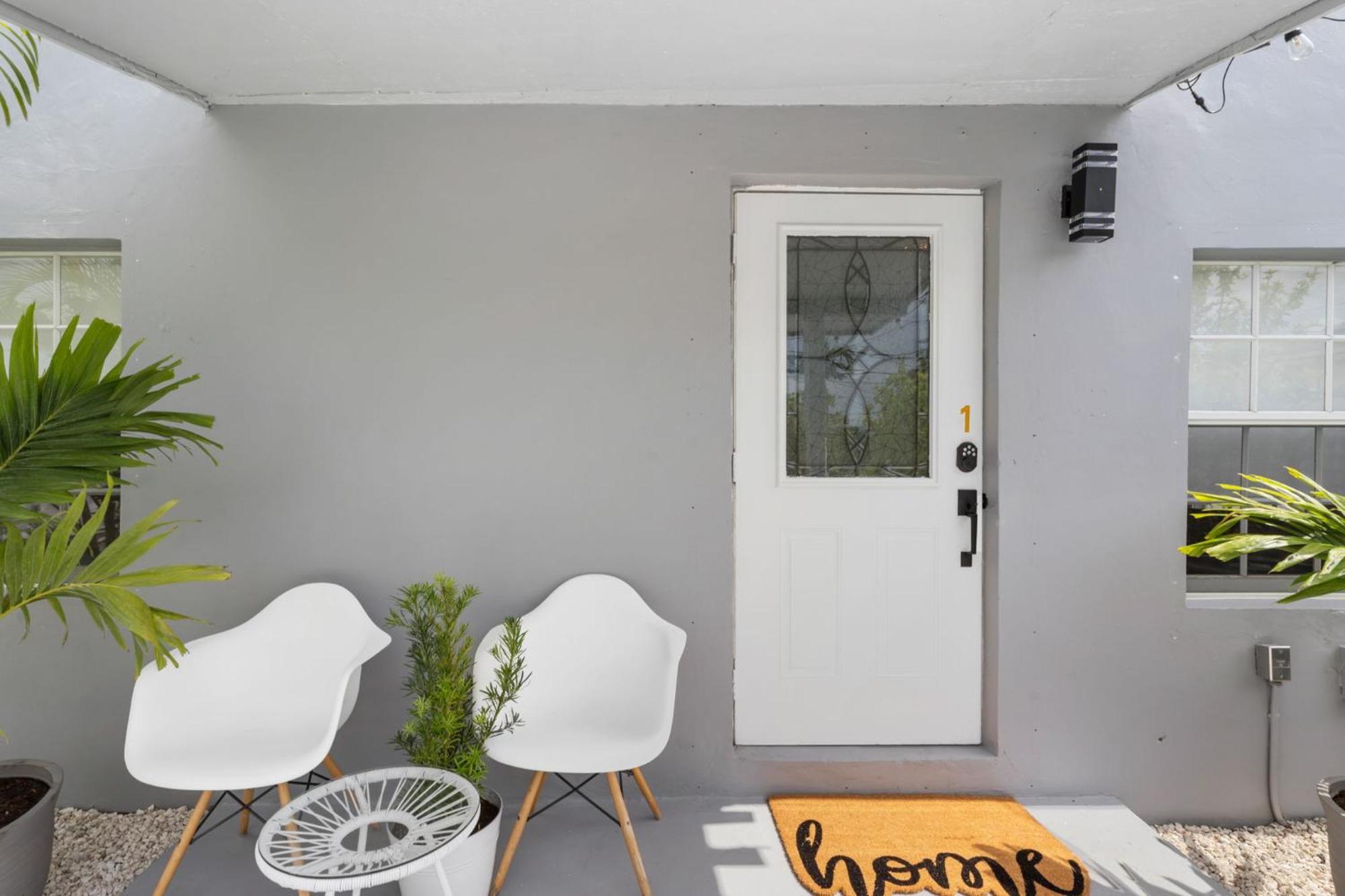 Apartment Cozy 2 Bedroom W/gated Parking, Patio & W/d *