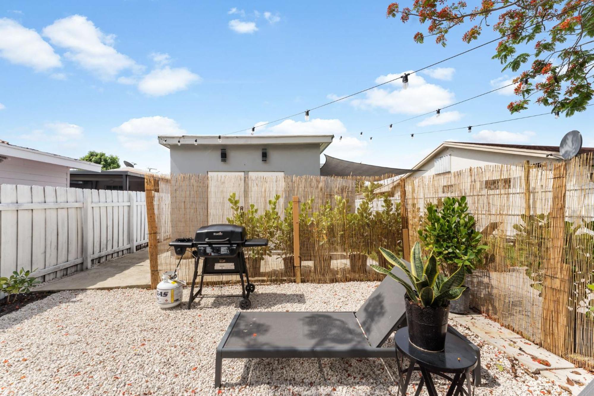 Apartment Cozy 2 Bedroom W/gated Parking, Patio & W/d Miami