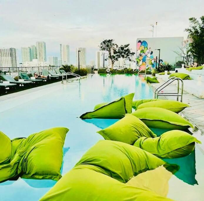 Apartment Art House King Bed Rooftop Pool