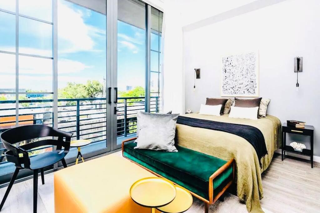 Apartment Art House King Bed Rooftop Pool