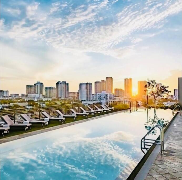 Art House King Bed Rooftop Pool *