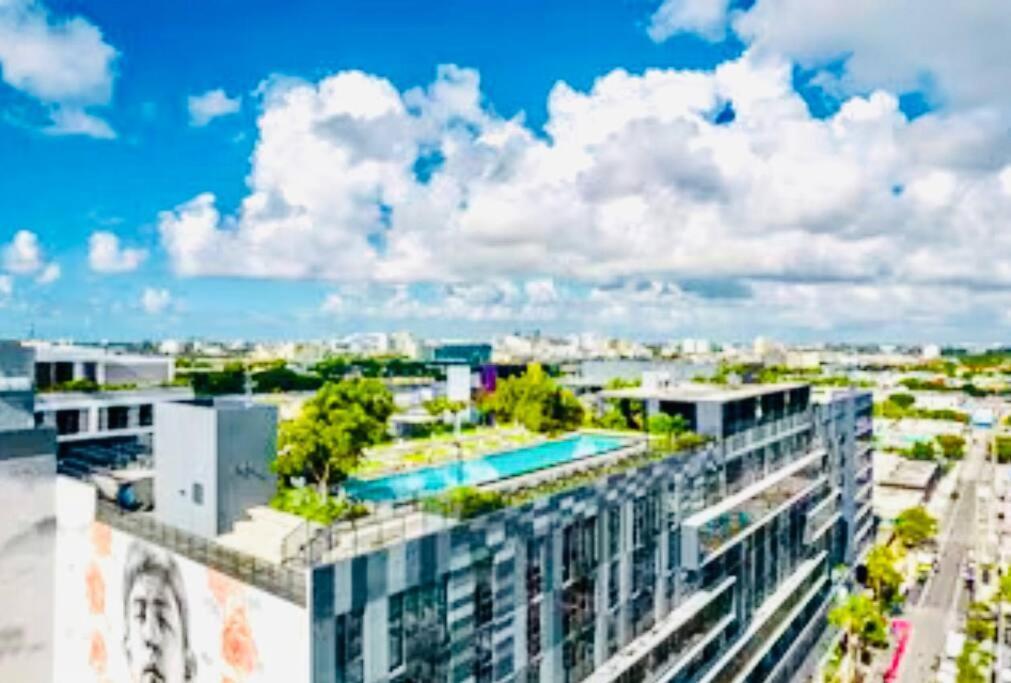 Art House King Bed Rooftop Pool Apartment