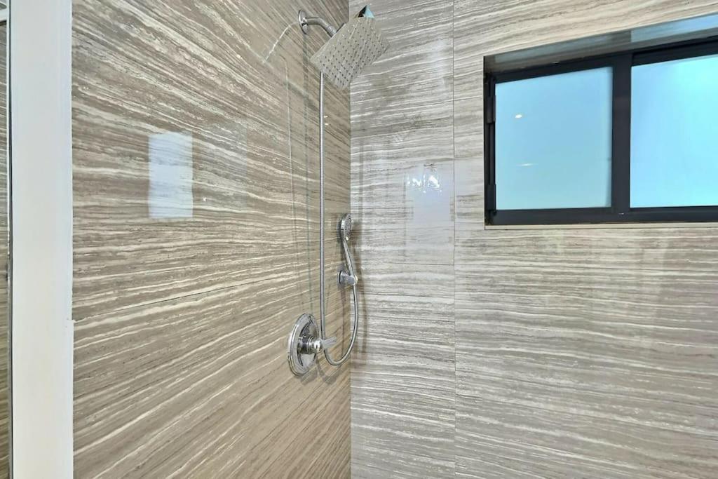 Jacuzzi•glamping•gym•parking•bbq•soft Beds•secure Holiday home Miami