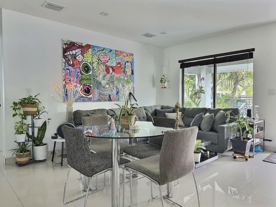 Jacuzzi•glamping•gym•parking•bbq•soft Beds•secure Holiday home Miami