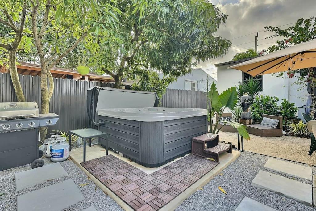 Jacuzzi•glamping•gym•parking•bbq•soft Beds•secure Holiday home *