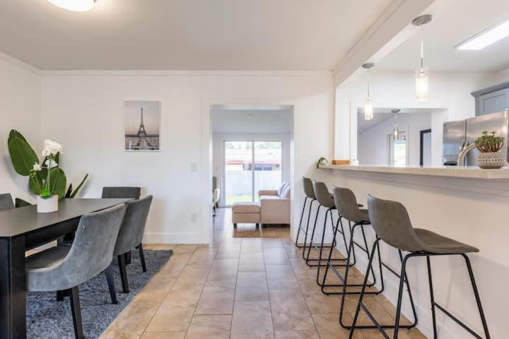 Cozy Pet-friendly & With Free Parking *