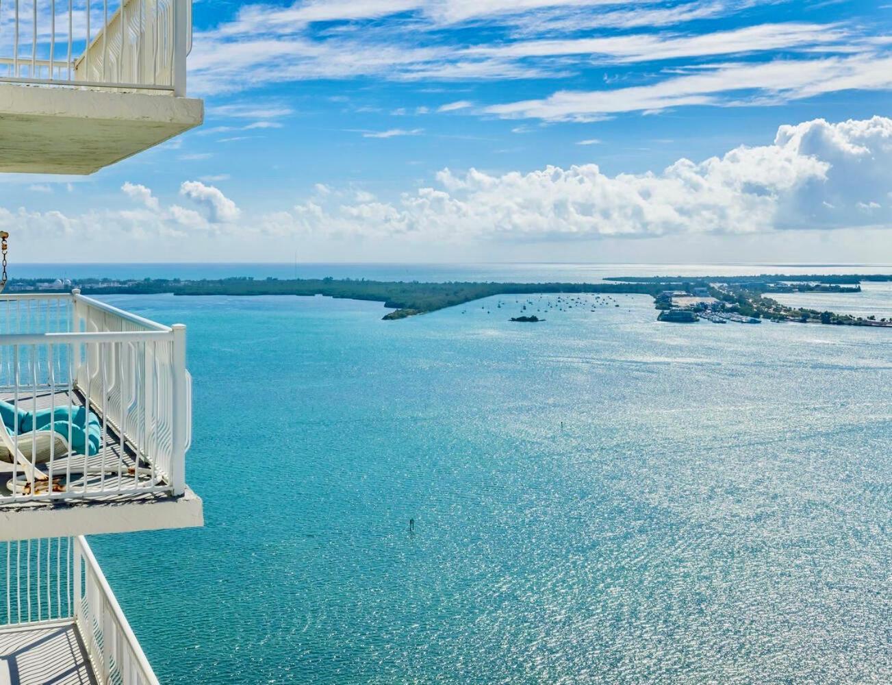 Brickell Unit, Amazing View, Balcony, Pool, 1 Free Parking
