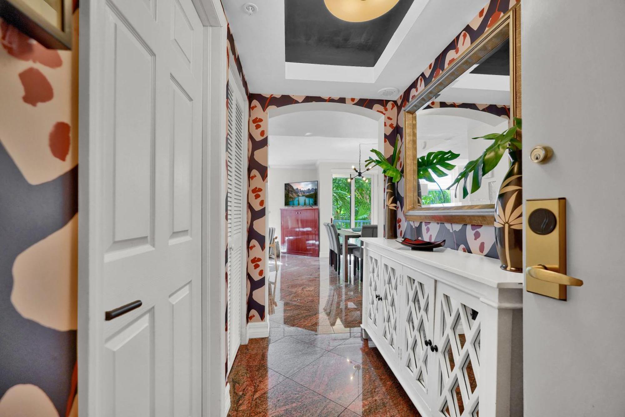 Treetop Retreat! Cozy 2 Bedroom In Heart Of Grove *