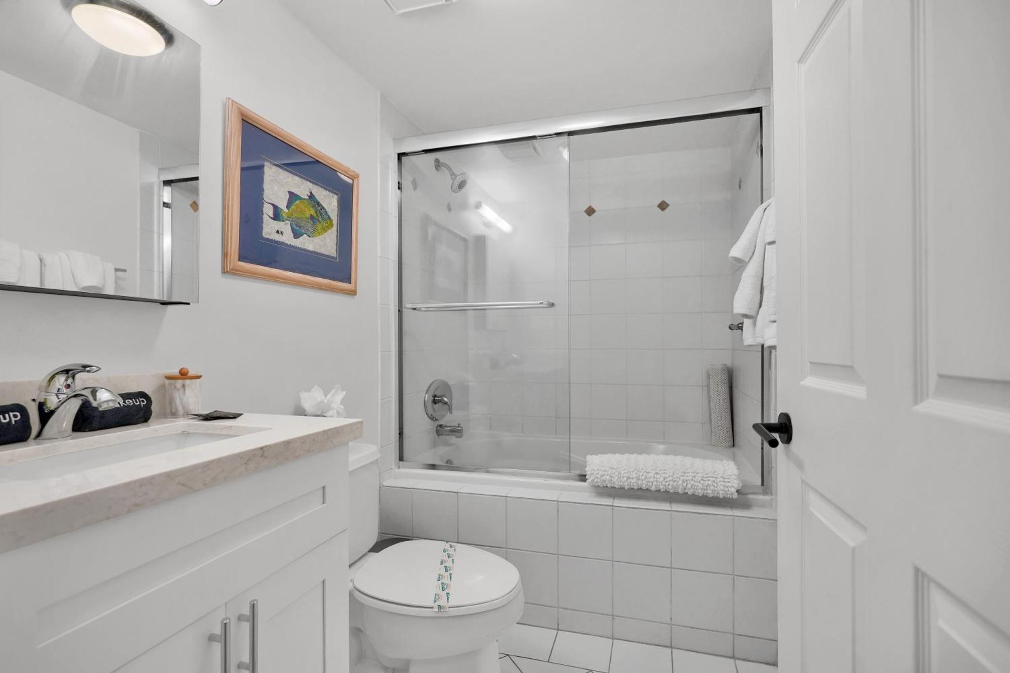 Treetop Retreat! Cozy 2 Bedroom In Heart Of Grove Miami