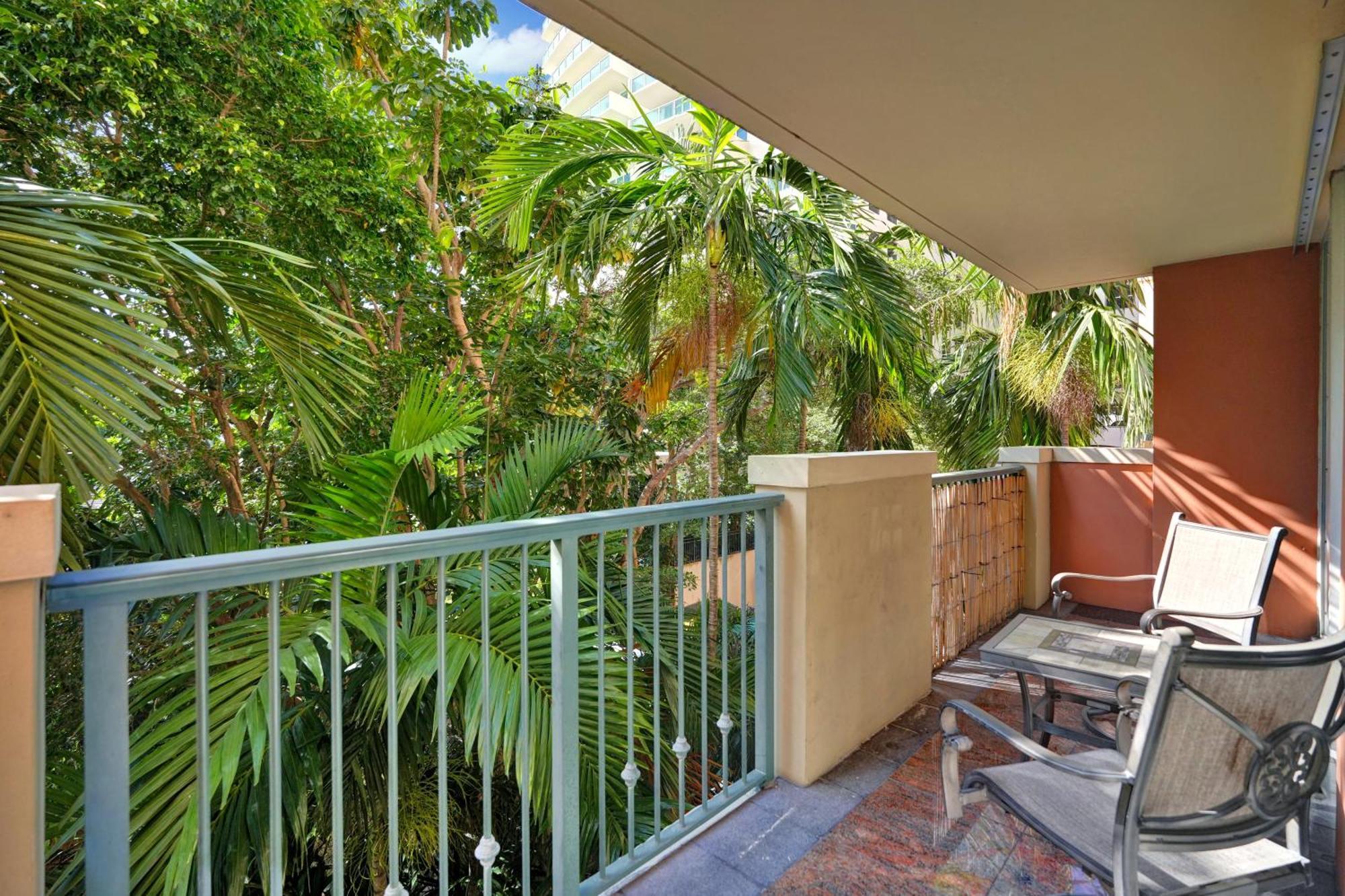 Treetop Retreat! Cozy 2 Bedroom In Heart Of Grove
