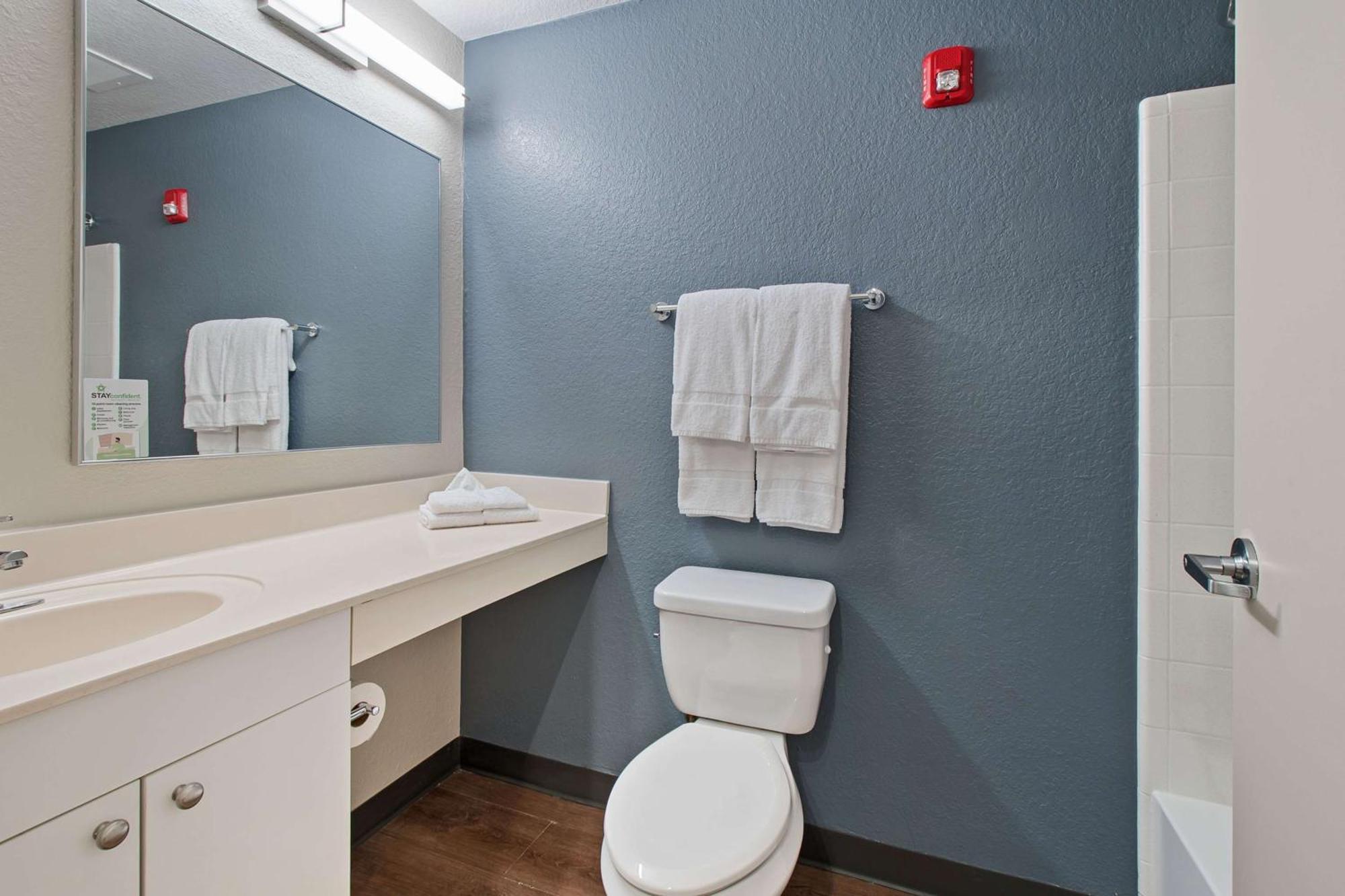 Hotel Extended America - - Airport - Blue Lagoon