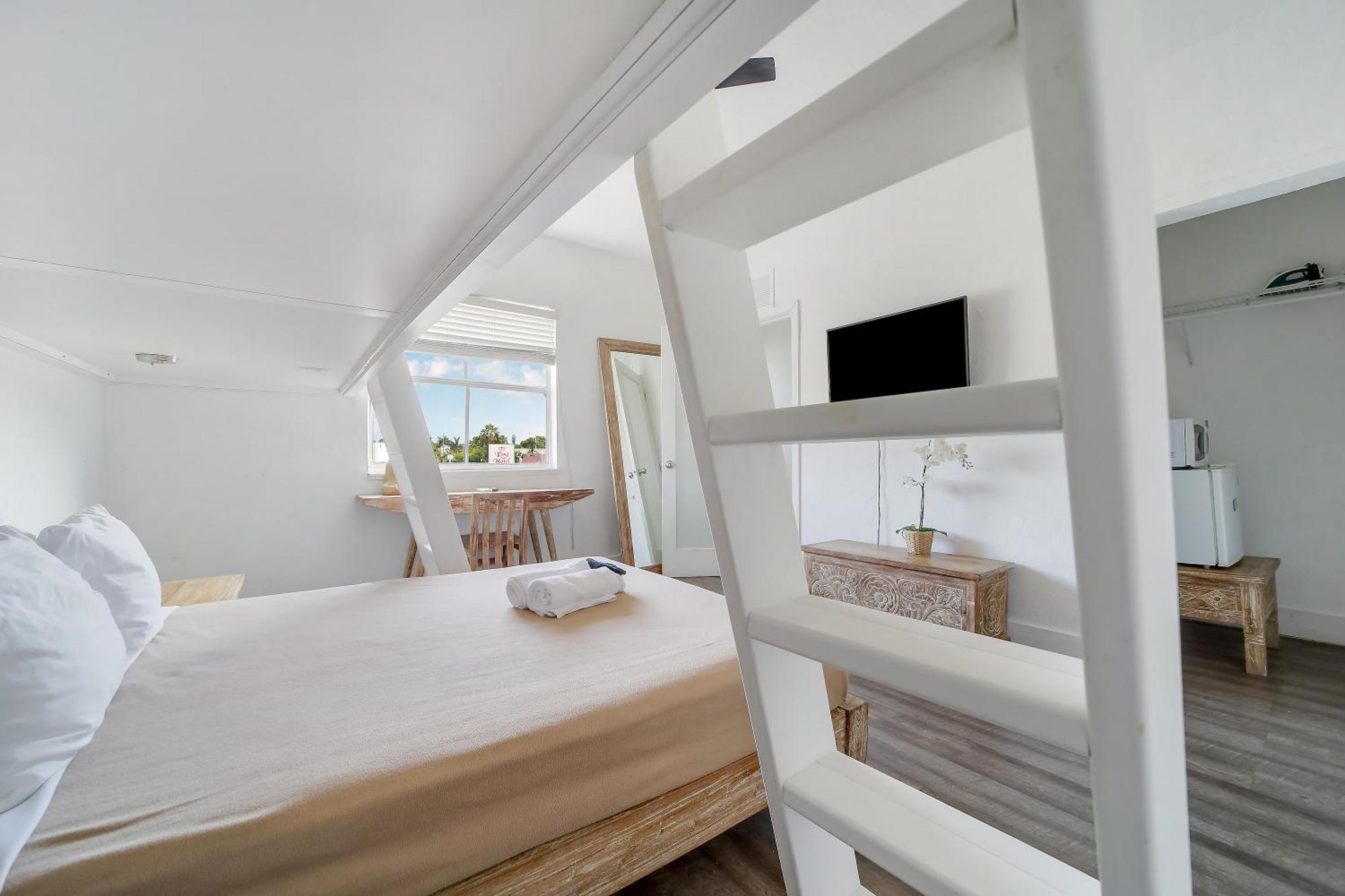 Treehouse 3*