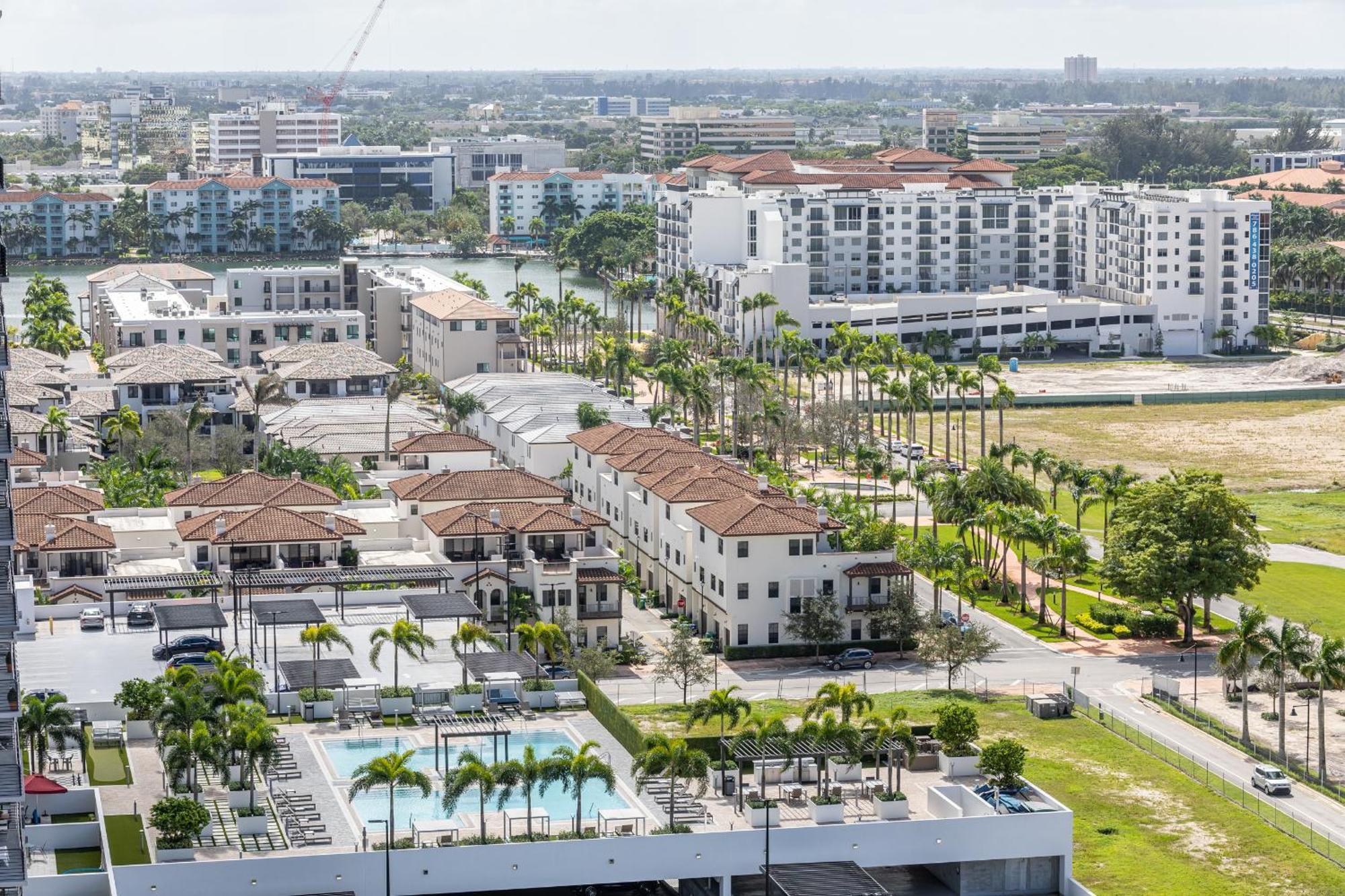 Unique In The Heart Of Downtown Doral