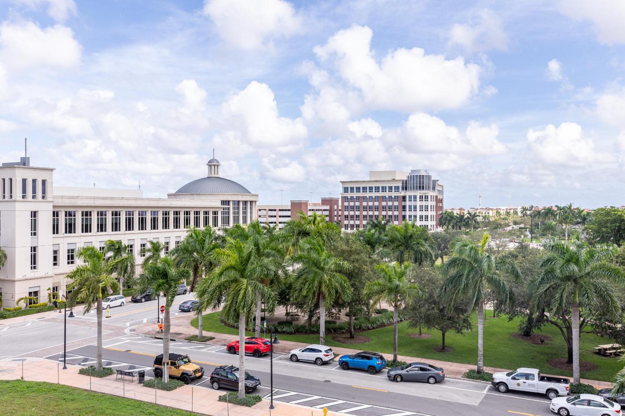Appartement Unique In The Heart Of Downtown Doral