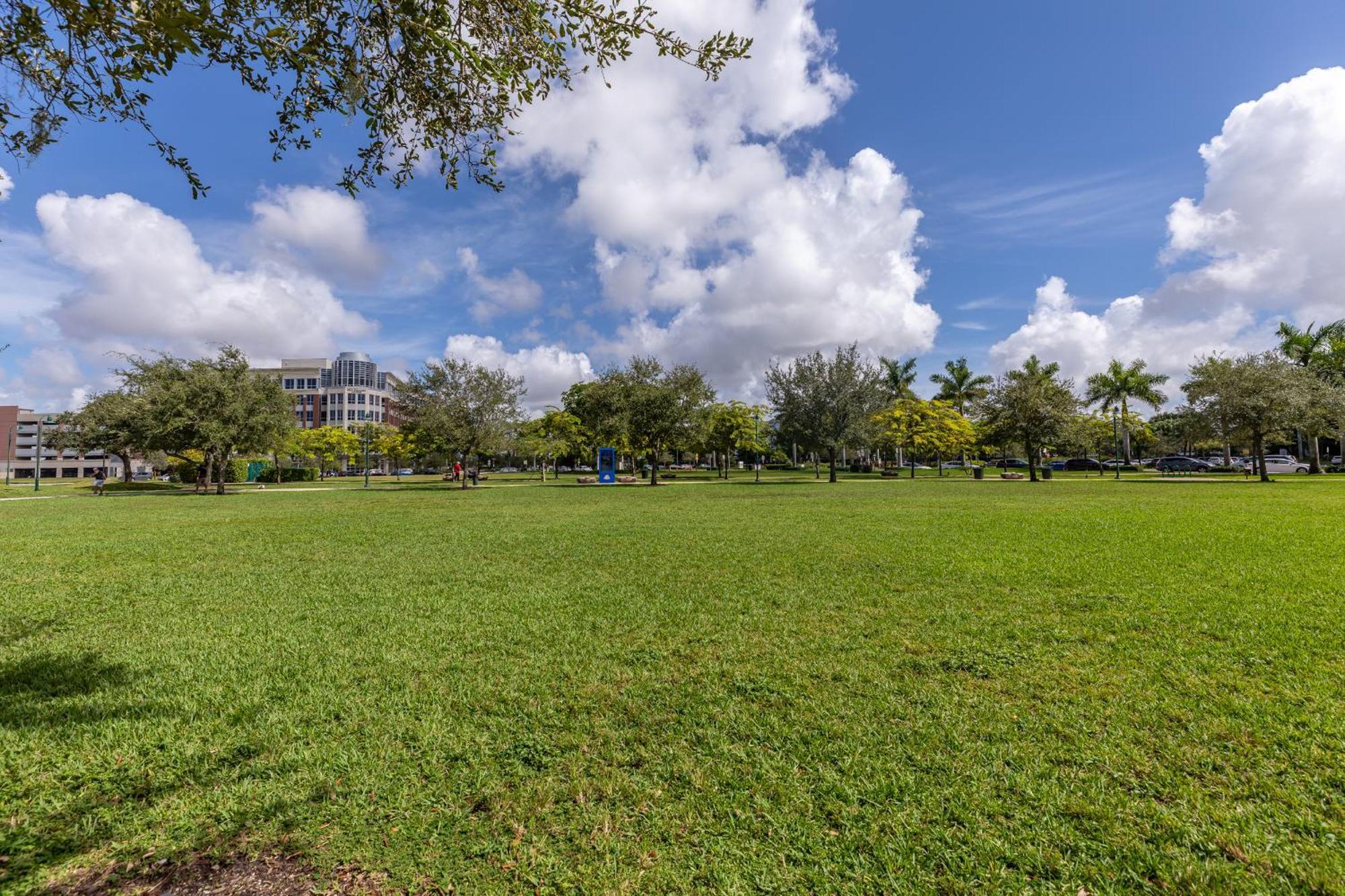 Unique In The Heart Of Downtown Doral Miami