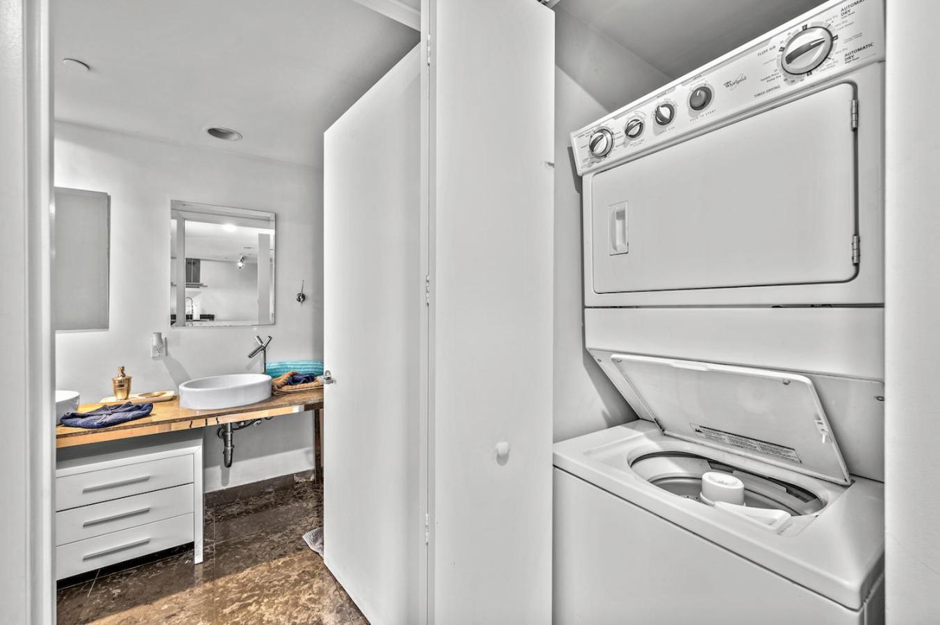 Aparthotel *w Icon Brickell- Luxury 2br Highrise Corner Condo** Miami
