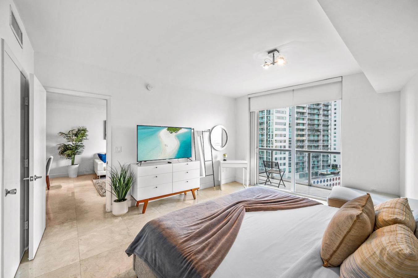 *w Icon Brickell- Luxury 2br Highrise Corner Condo** * Miami
