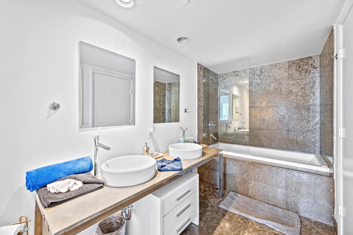 *w Icon Brickell- Luxury 2br Highrise Corner Condo** Miami