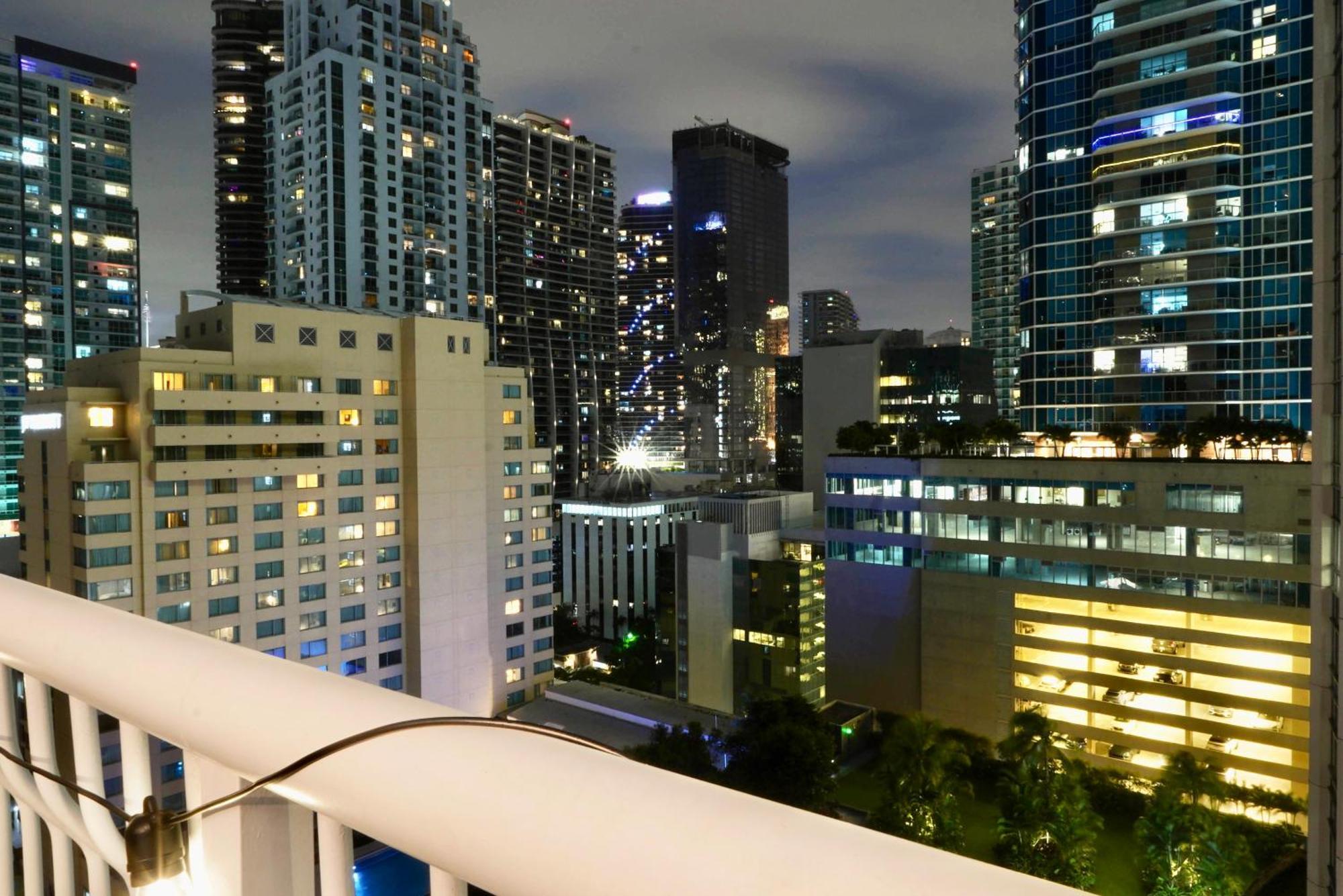 4 Bed Full In With Skyline & Sea View Apartment *