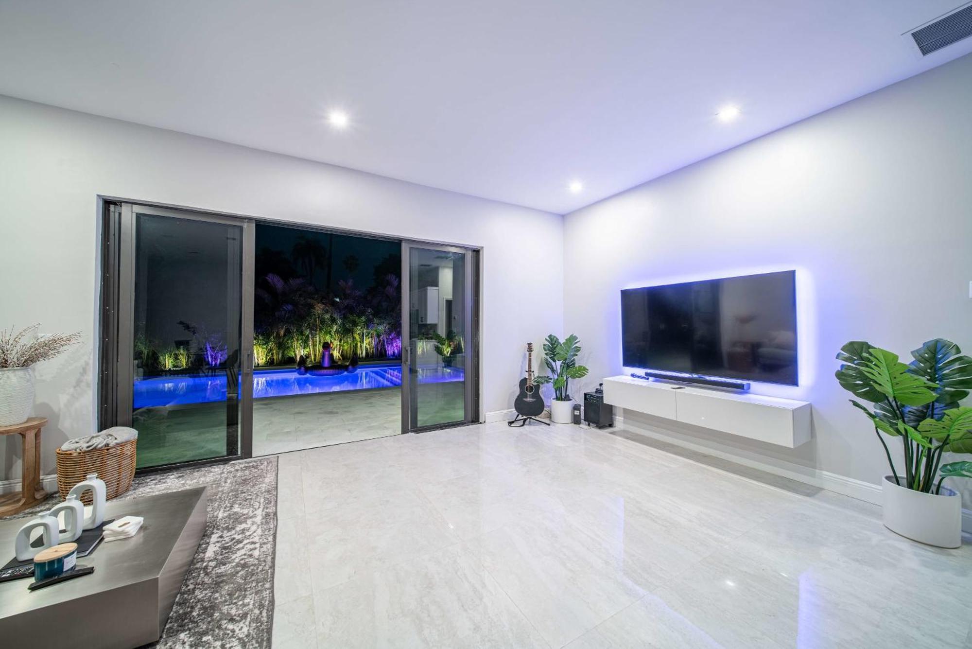 Luxury Amara W/heated Pool/sauna/gym/bbq