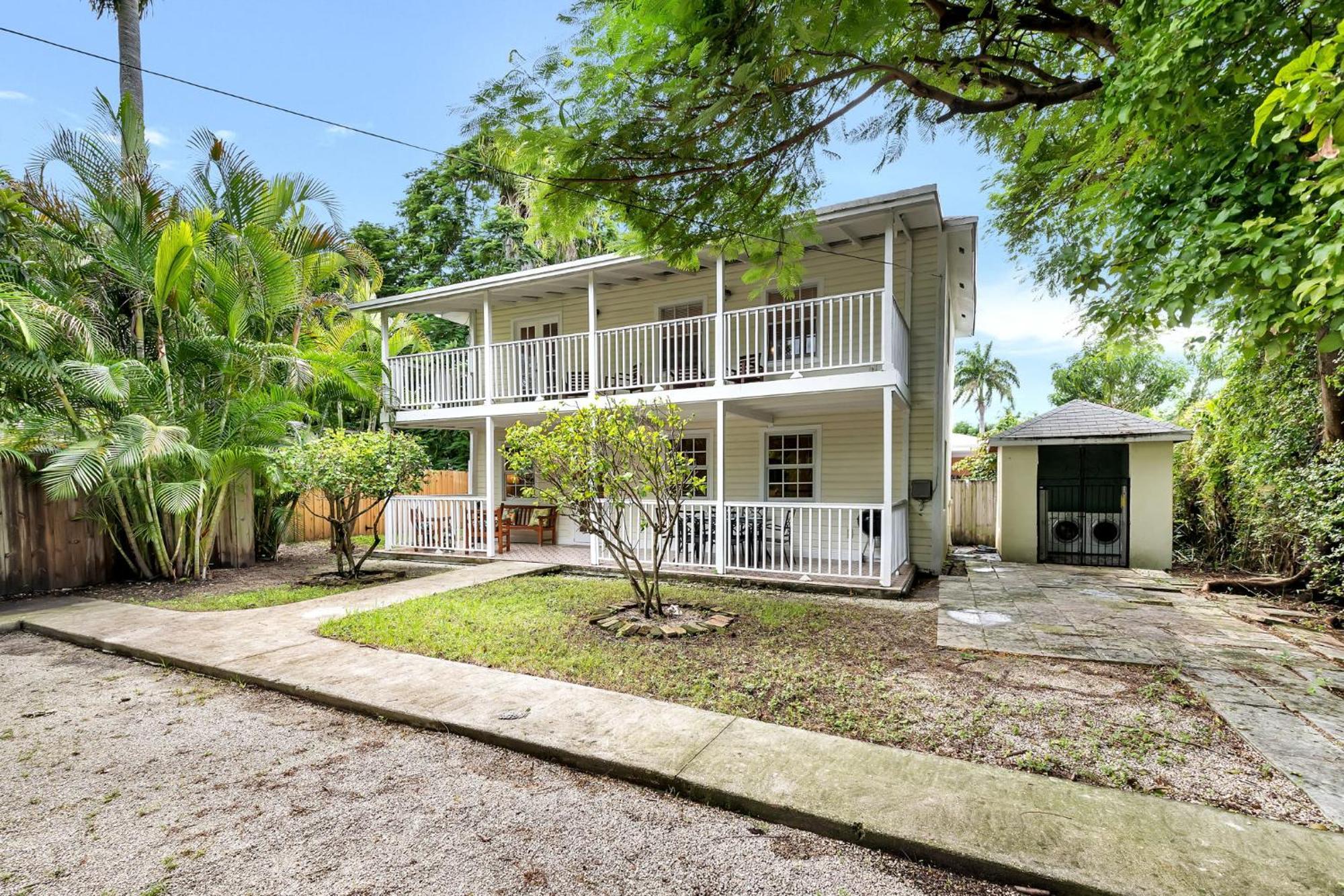 Casa Del Rio 4 Bed 2 Bath Next To River 1826