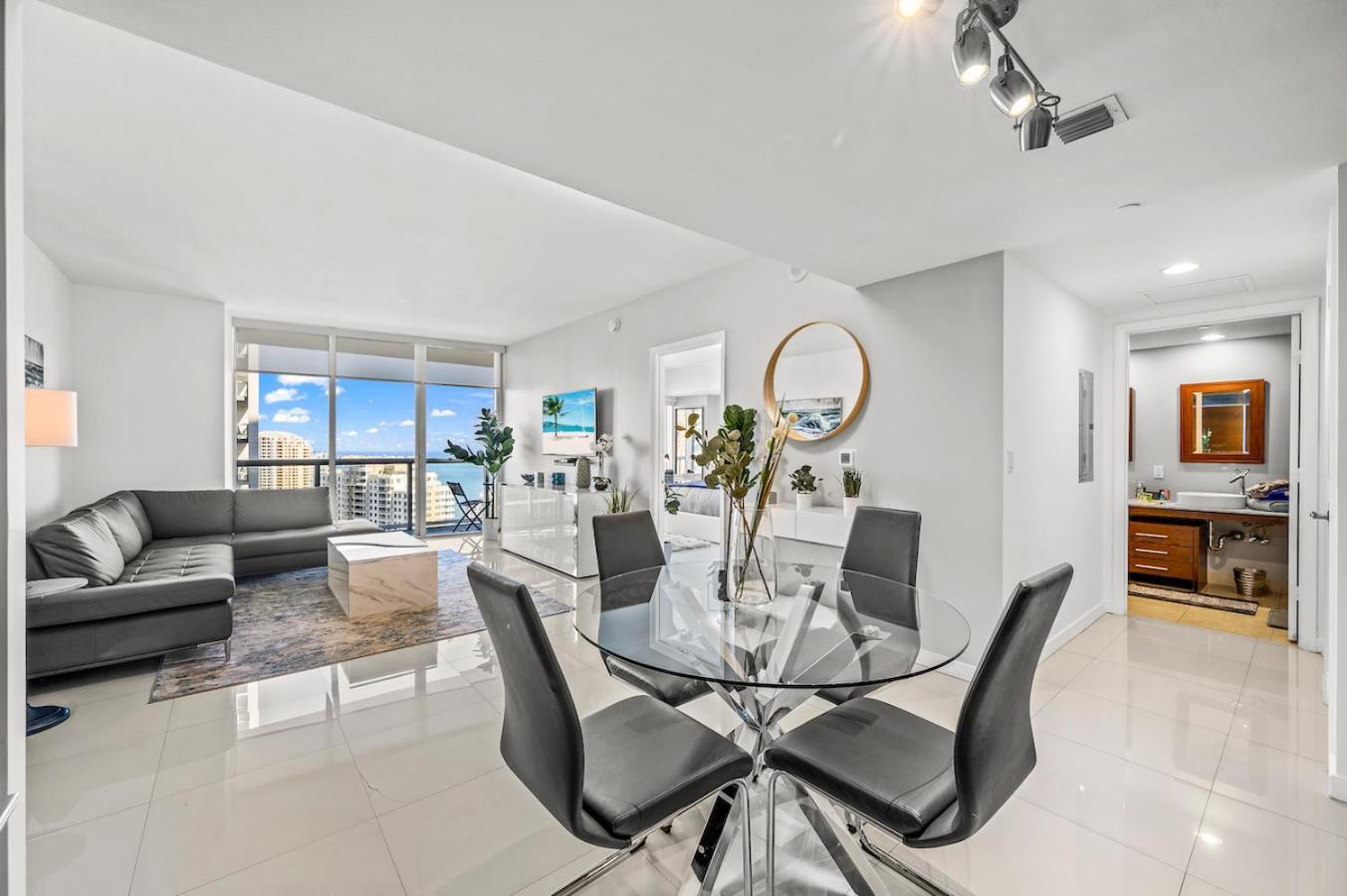 *iconic W Icon Condo/ Pool&waterviews*freespa* Miami