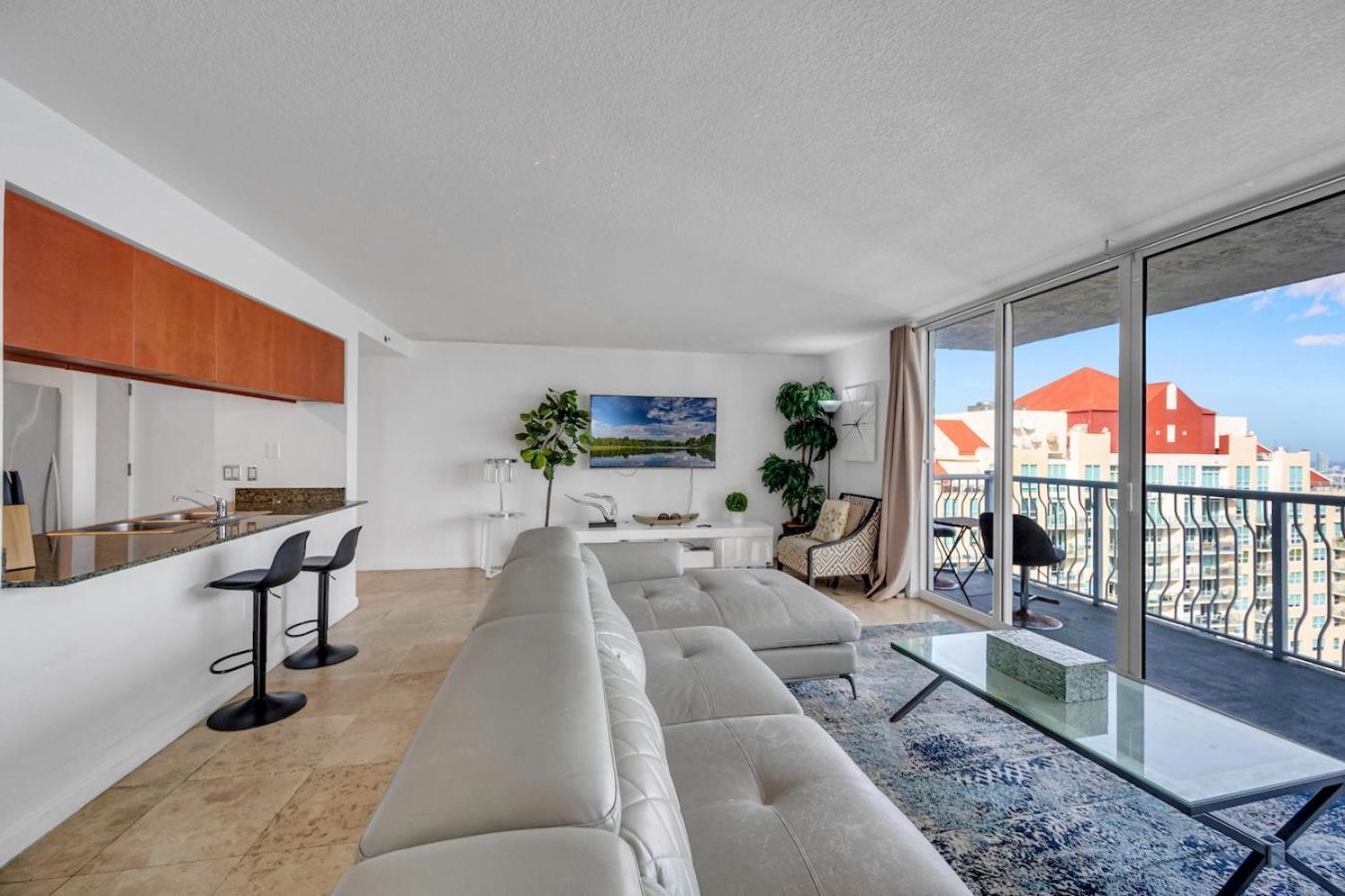 *luxurious Highrise 2brcondo Brickell- Waterviews* Apartment *