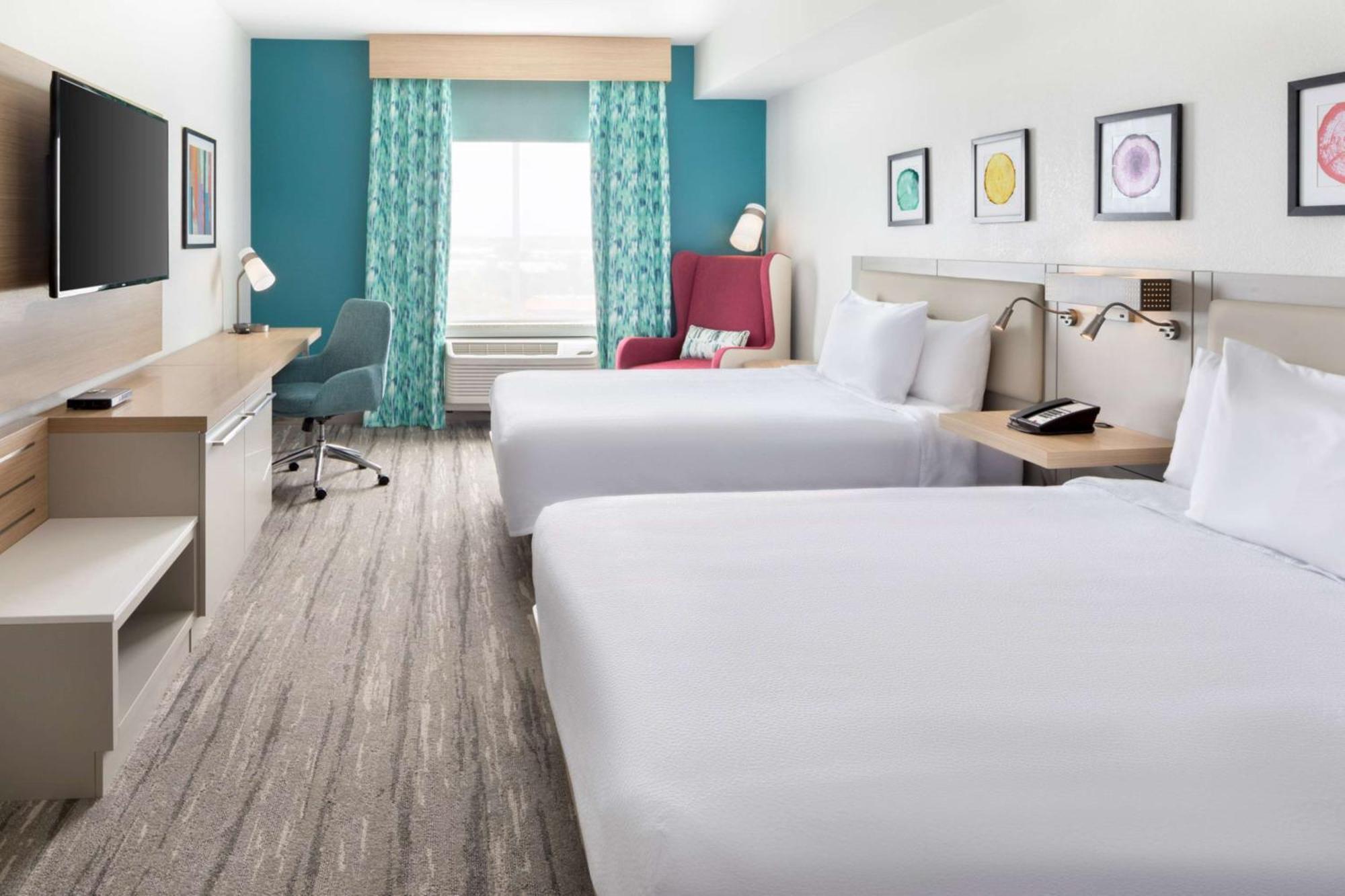 Hilton Garden Airport West 3*