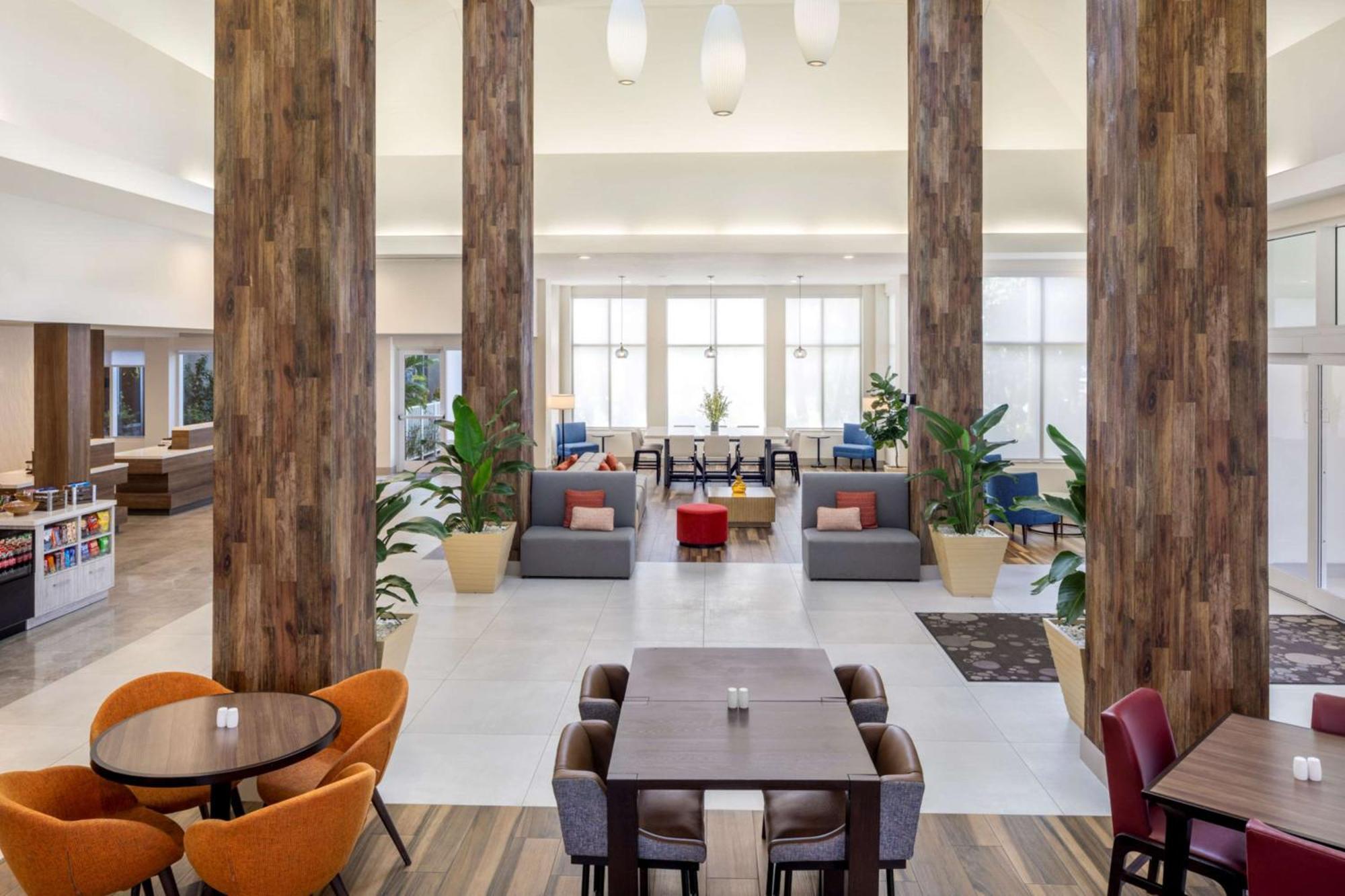 Hotel Hilton Garden Airport West