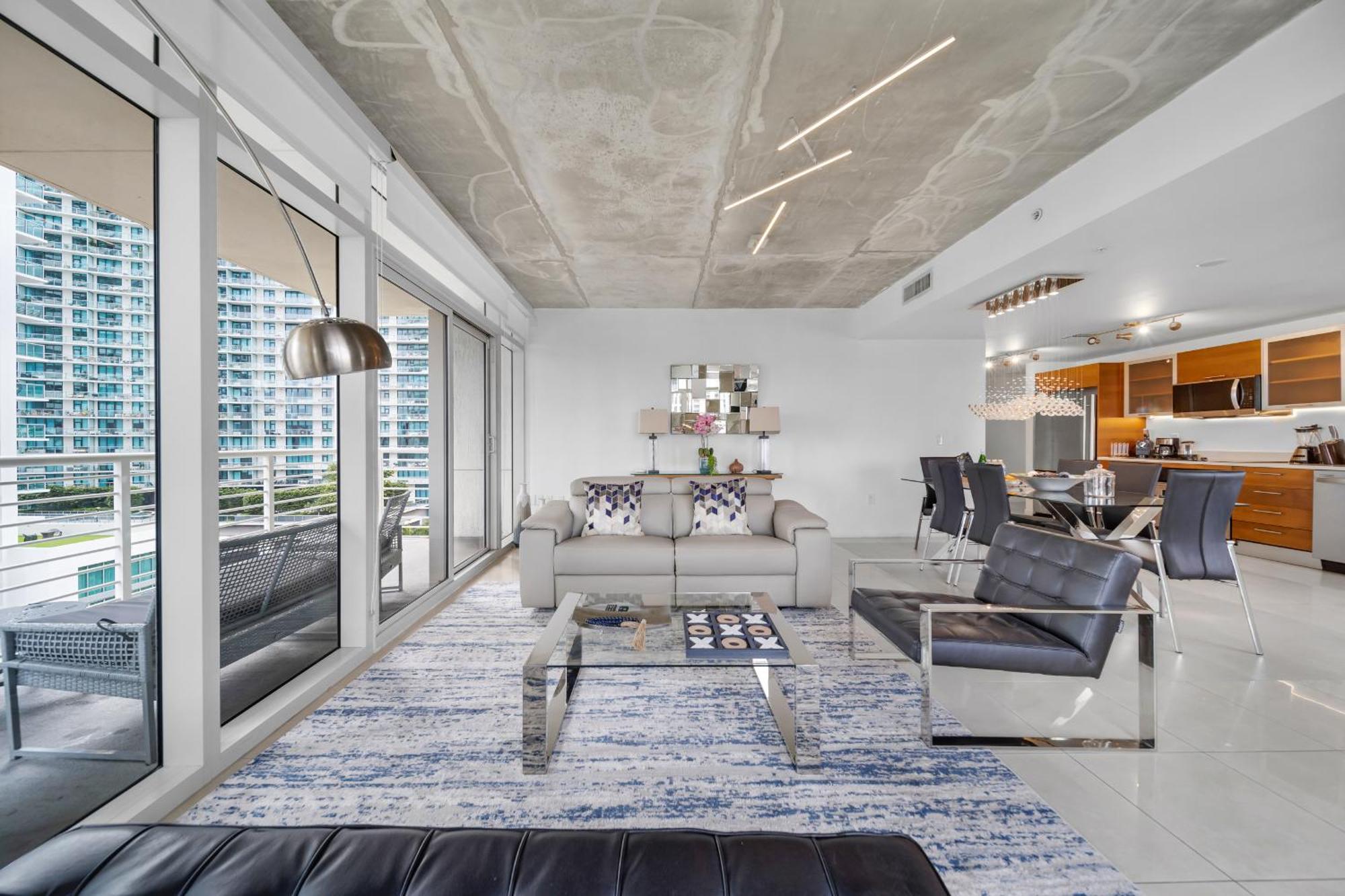 Spacious 3-bedroom Midtown Apartment *