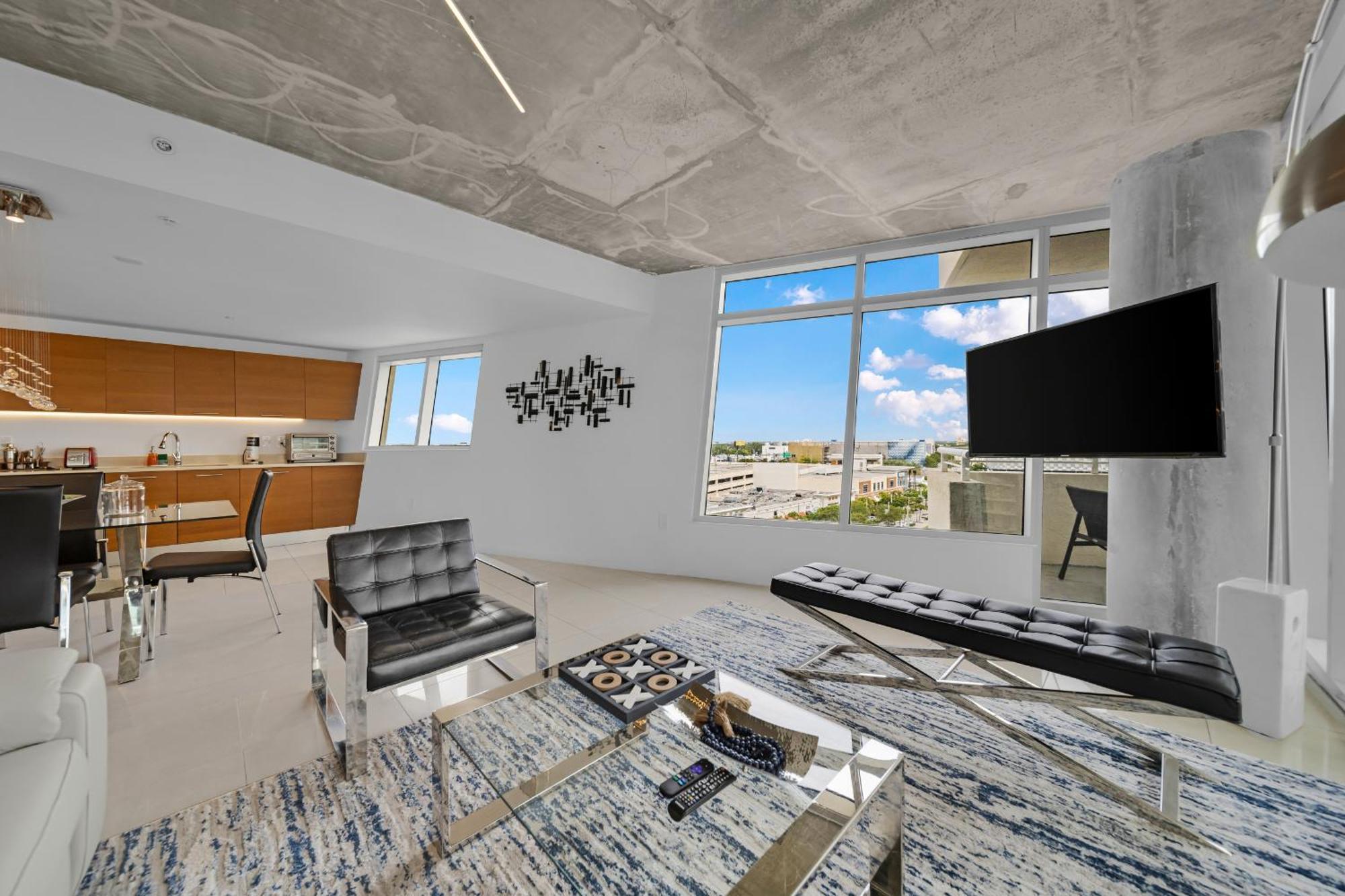 Spacious 3-bedroom Midtown Apartment