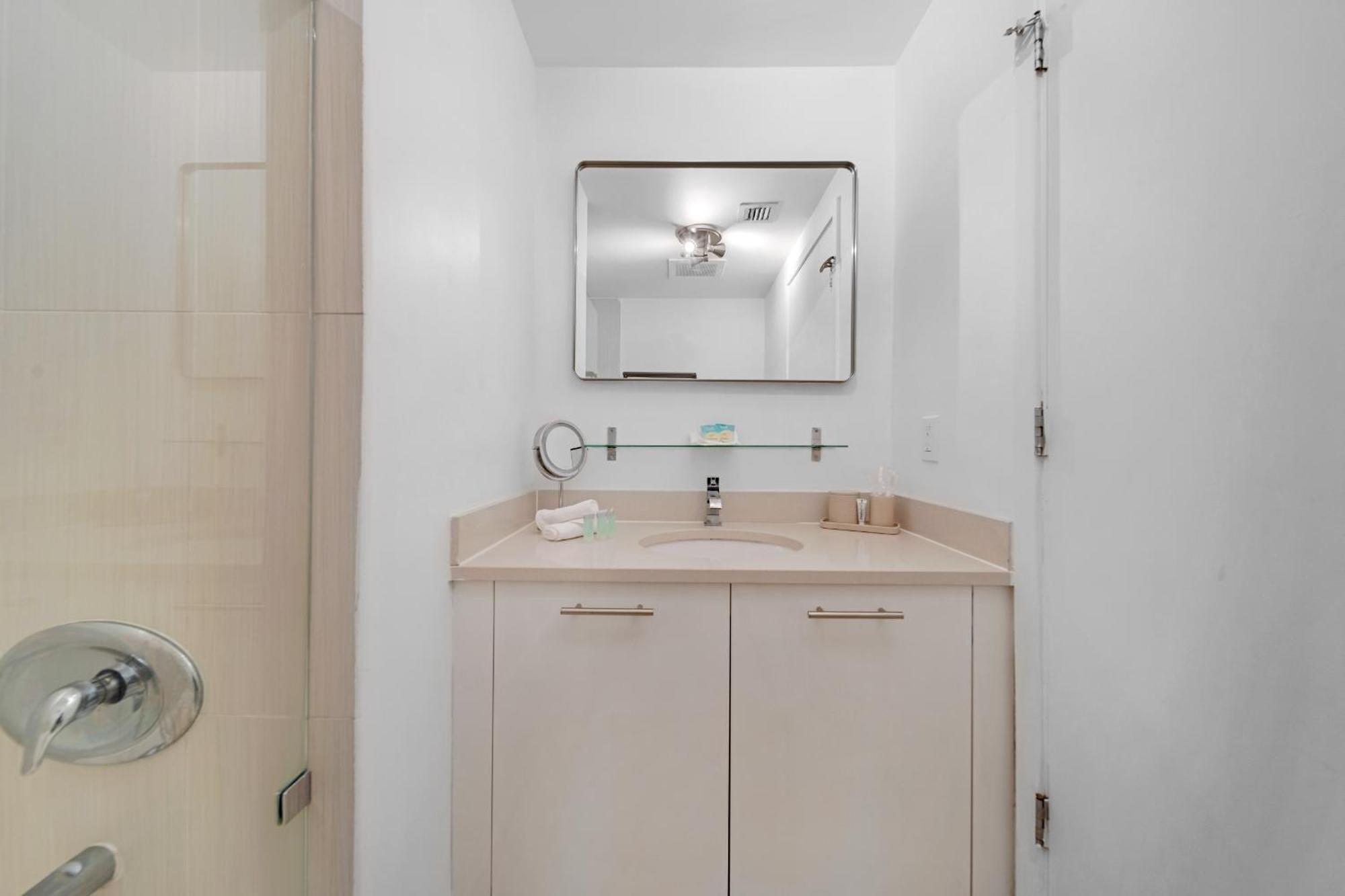 Spacious 3-bedroom Midtown Apartment *