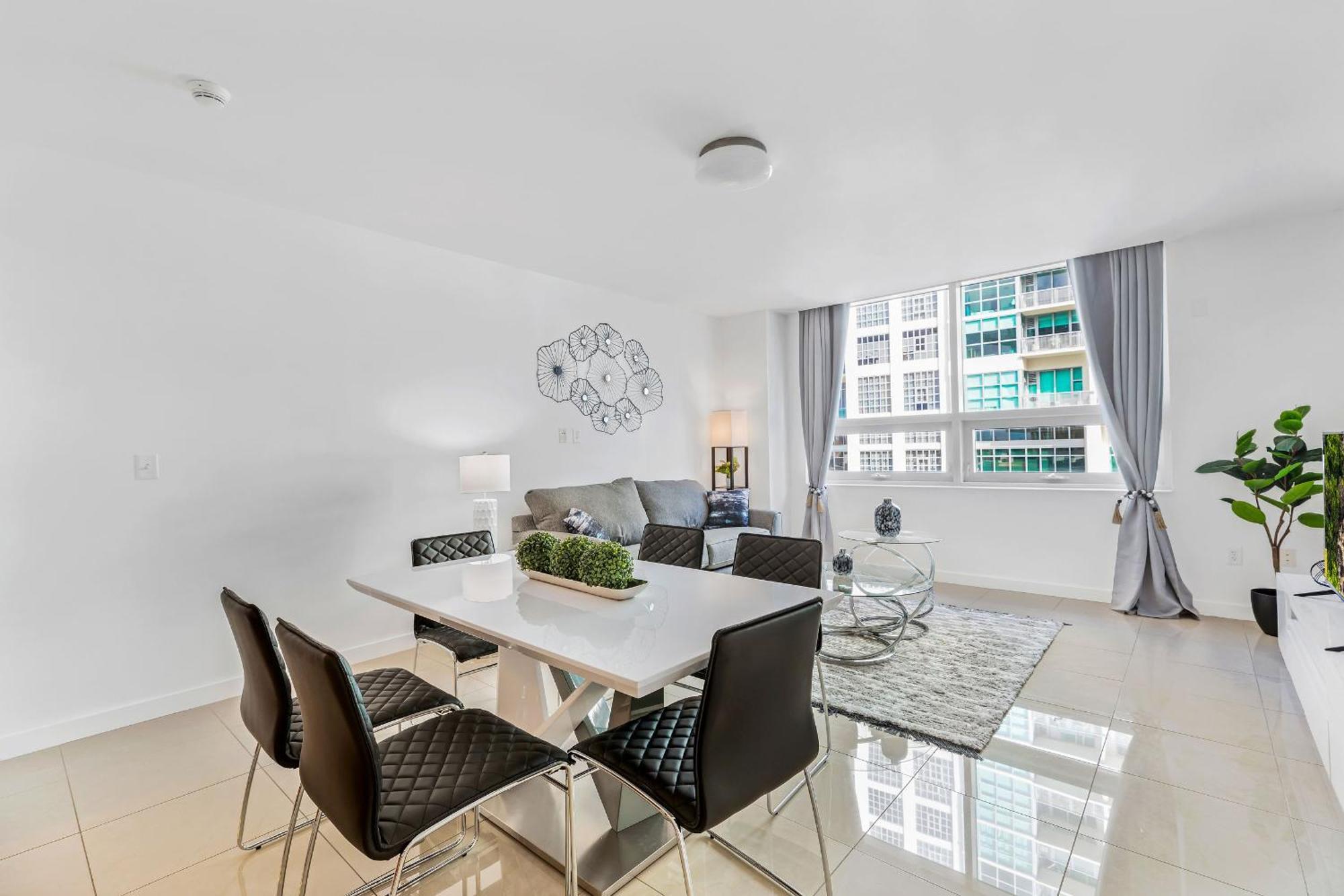 Modern 2-bd In The Heart Of Midtown Appartement *