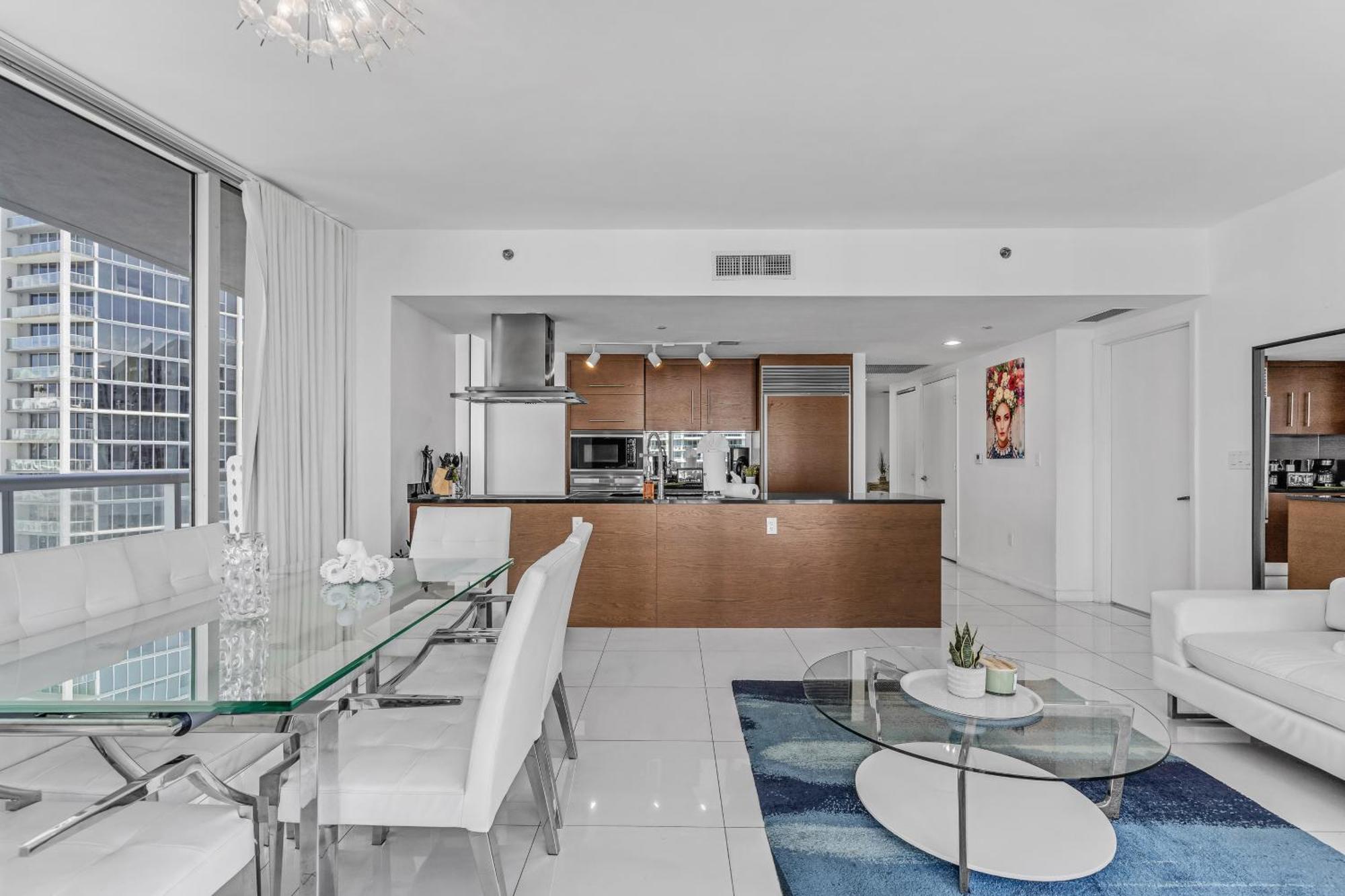 Luxurious At Icon With Views *