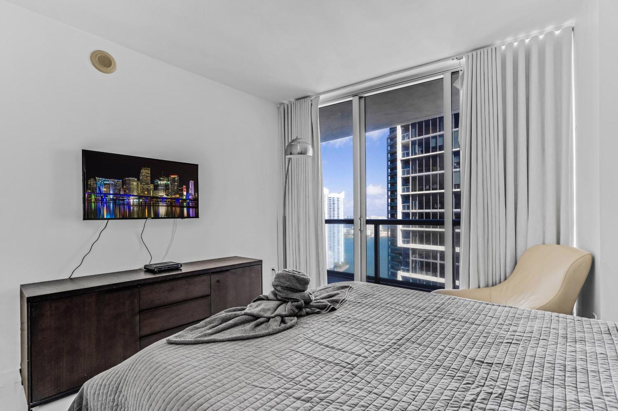 Luxurious At Icon With Views * Miami