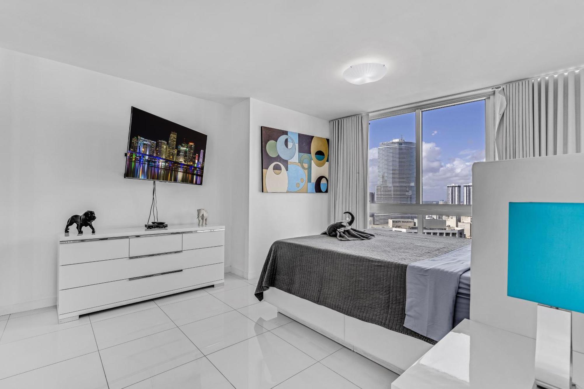 Luxurious At Icon With Views *