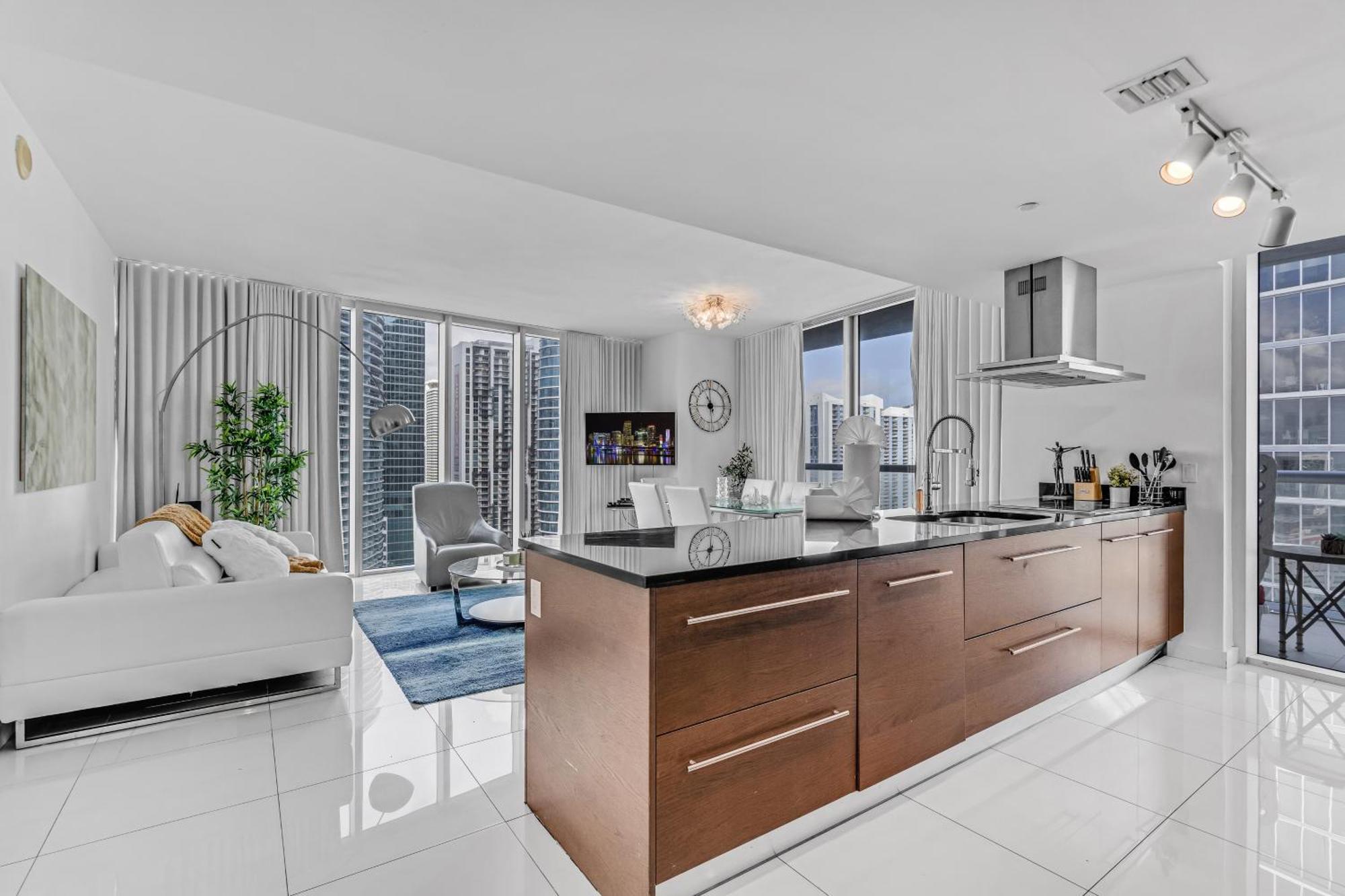 Luxurious At Icon With Views * Miami