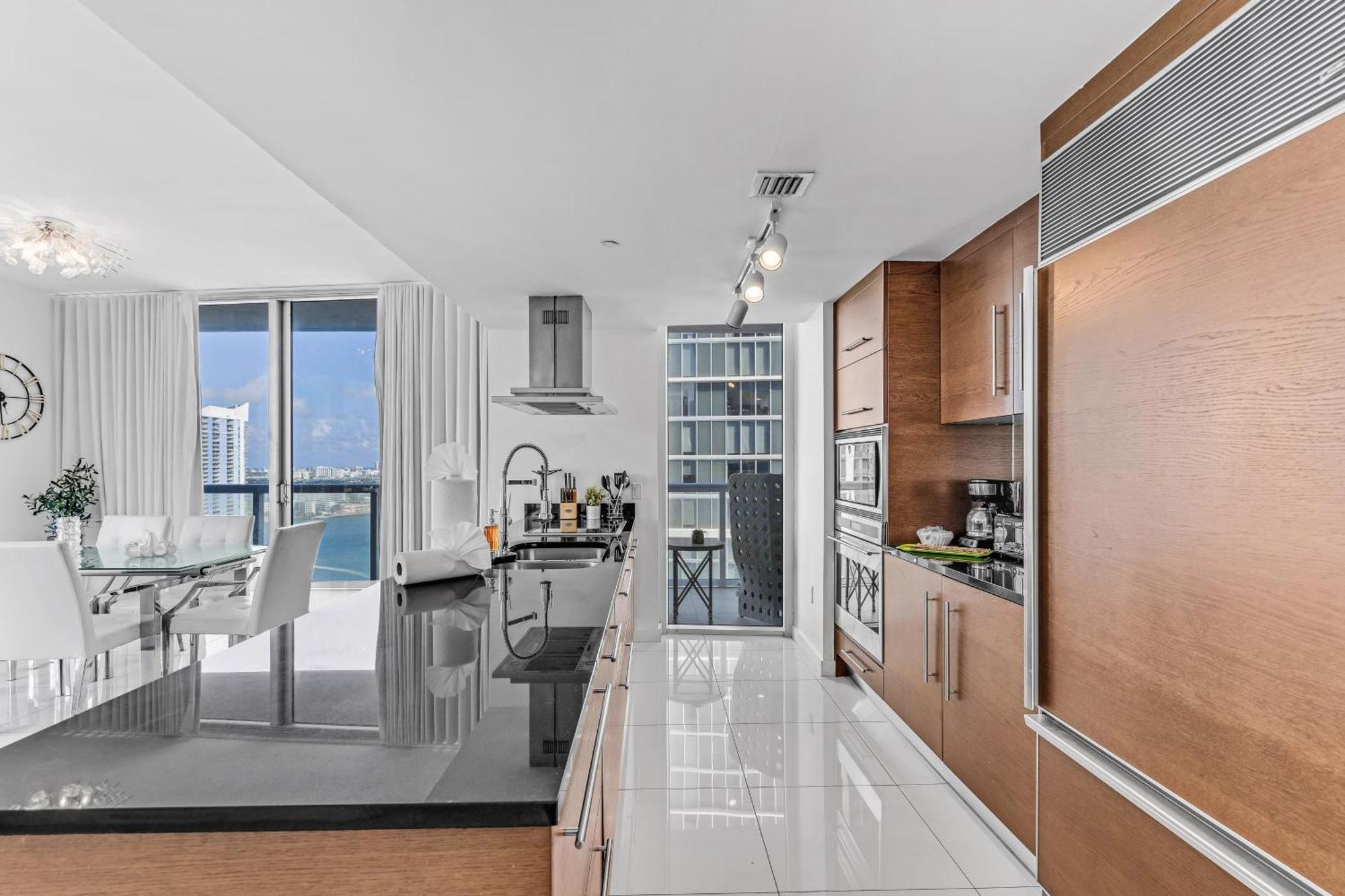 Luxurious At Icon With Views *
