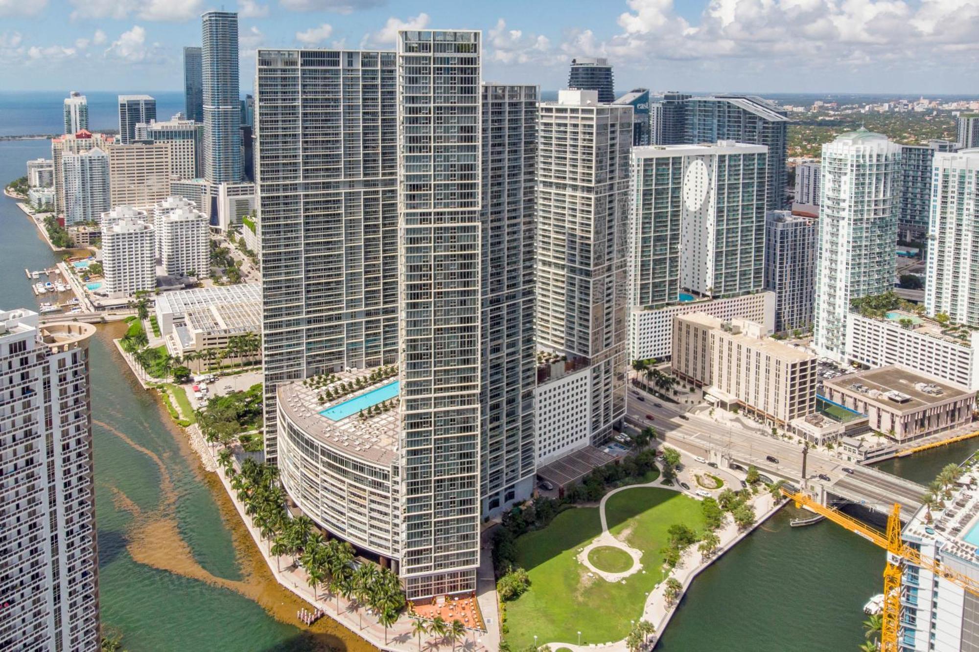 Luxurious At Icon With Views *
