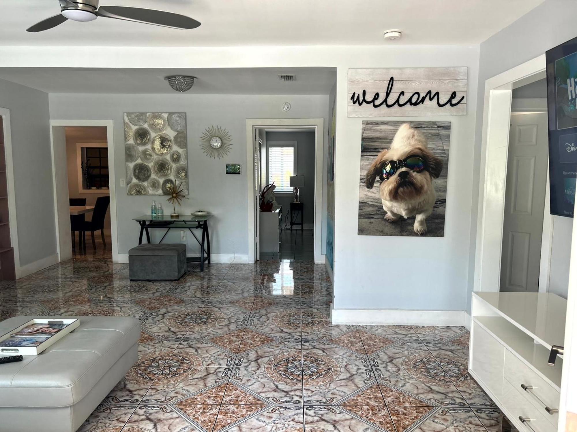 Main House 3 Bed 2 Bath & 1 Bed 1 Bath Ferienhaus *