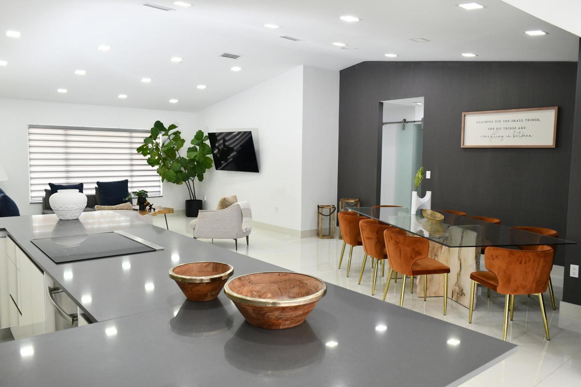 Luxurious With Bbq, Hot Tub, Heated Pool & Wifi - L36 Vakantiehuis *