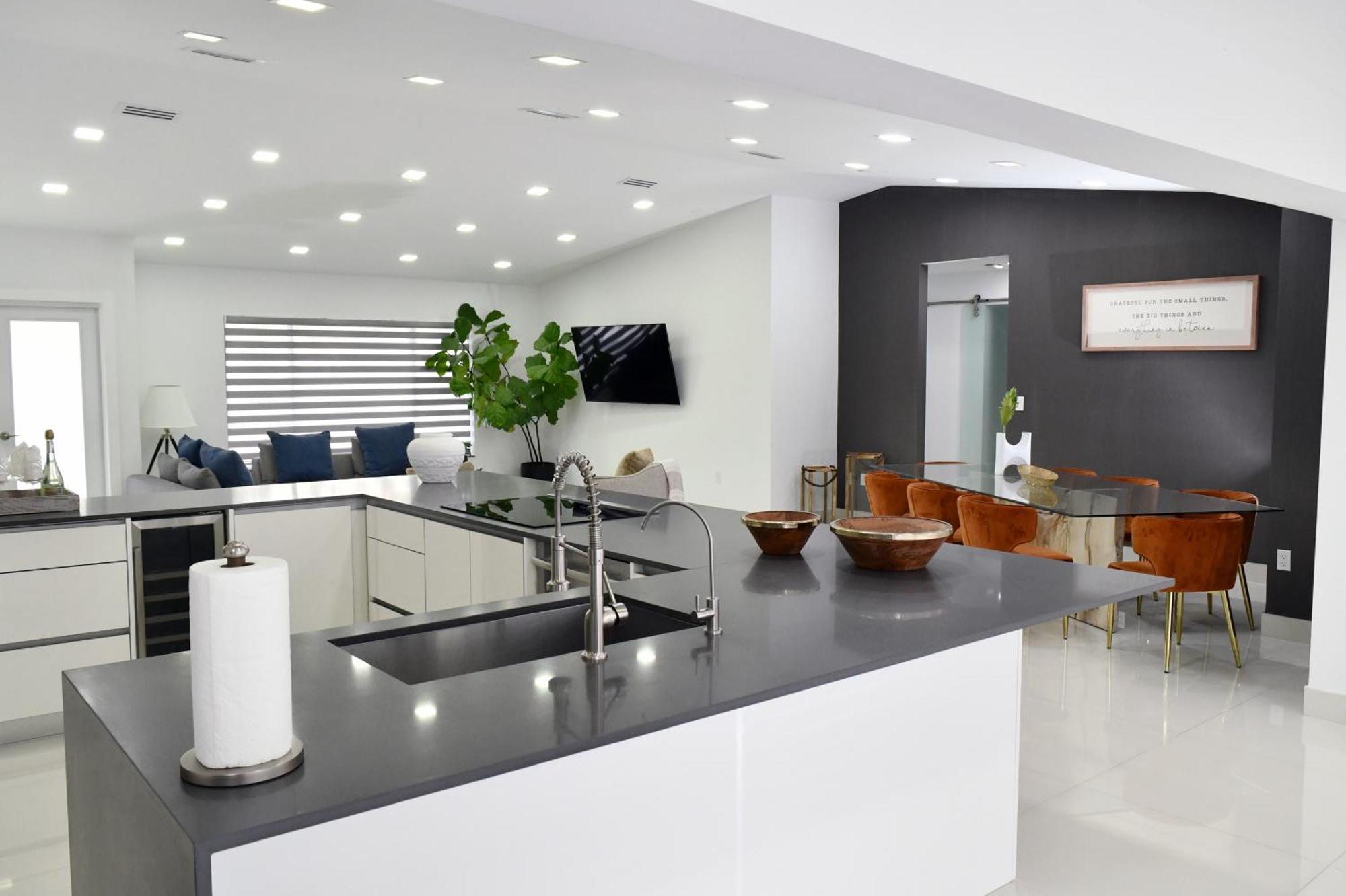 Luxurious With Bbq, Hot Tub, Heated Pool & Wifi - L36 Vakantiehuis Miami
