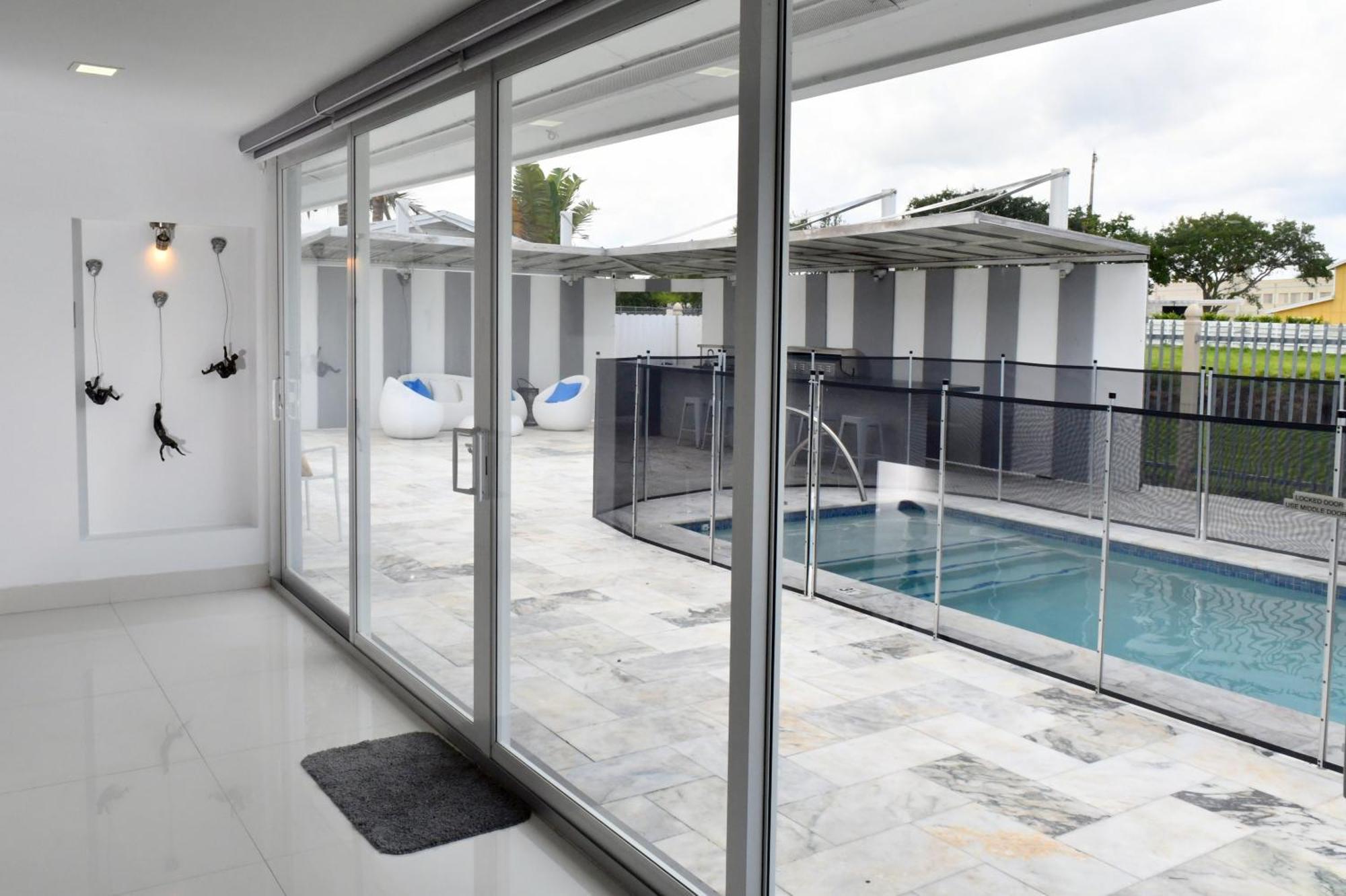 Vakantiehuis Luxurious With Bbq, Hot Tub, Heated Pool & Wifi - L36 *