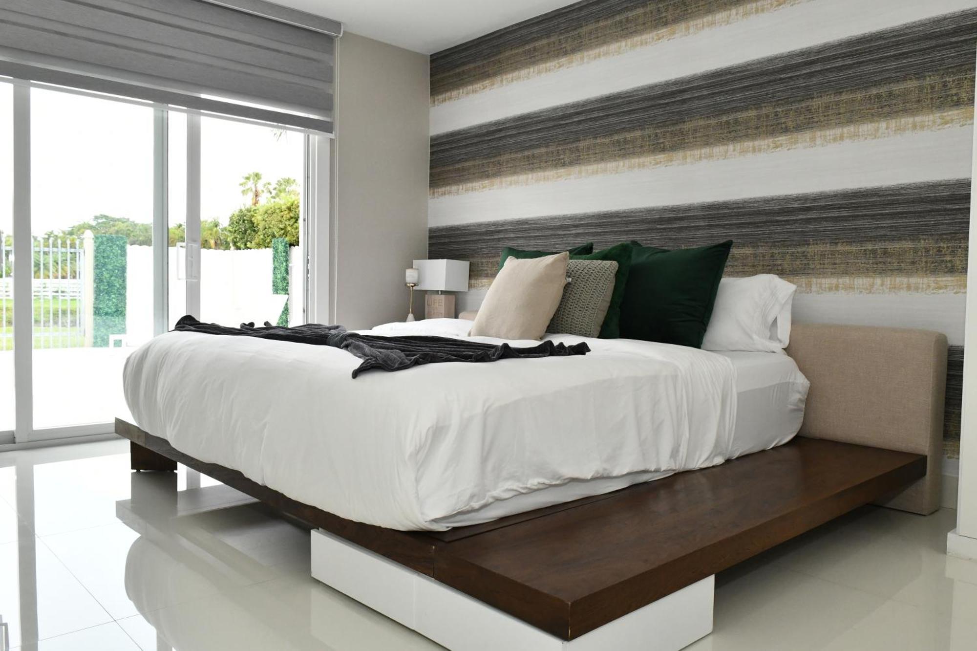 Vakantiehuis Luxurious With Bbq, Hot Tub, Heated Pool & Wifi - L36