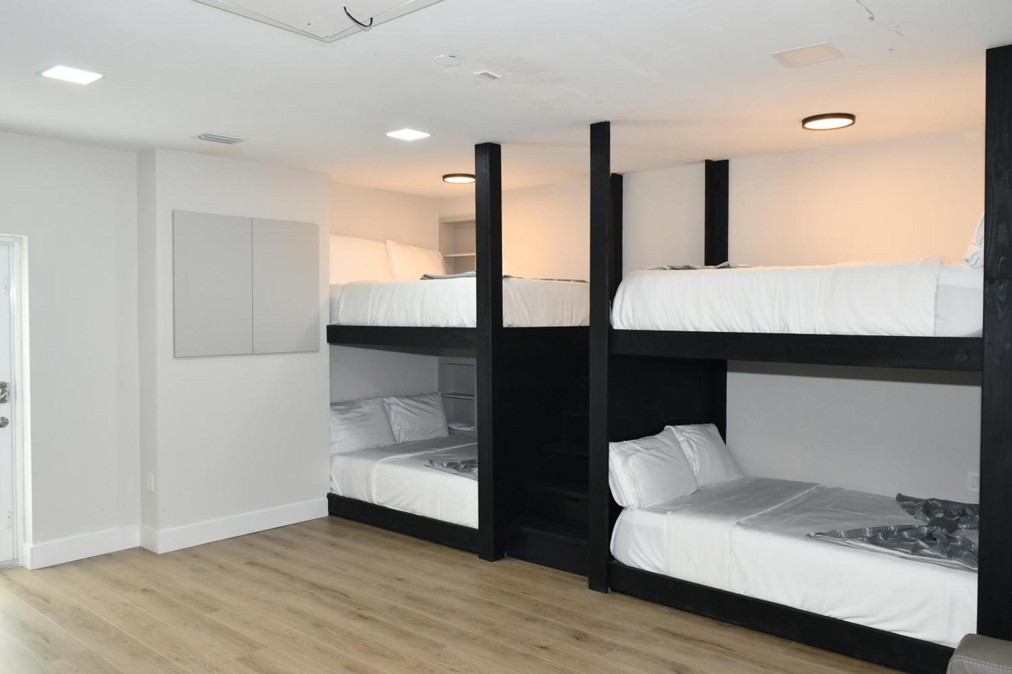 Luxurious With Bbq, Hot Tub, Heated Pool & Wifi - L36 *