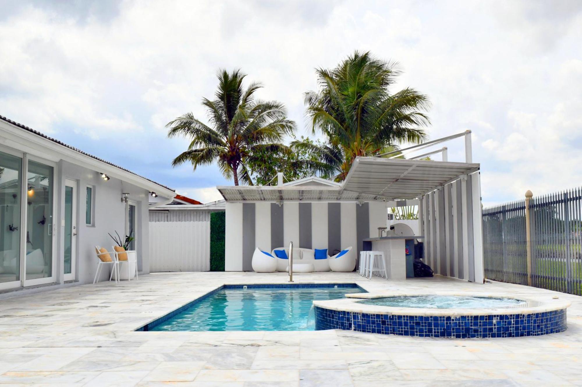 Luxurious With Bbq, Hot Tub, Heated Pool & Wifi - L36 *