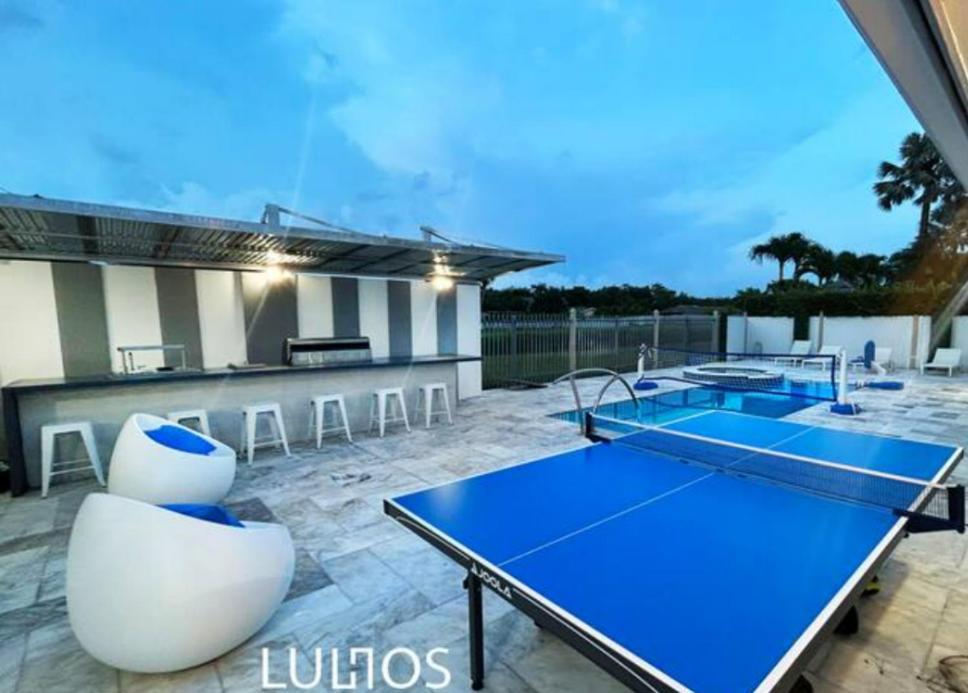 Luxurious With Bbq, Hot Tub, Heated Pool & Wifi - L36 Vakantiehuis *