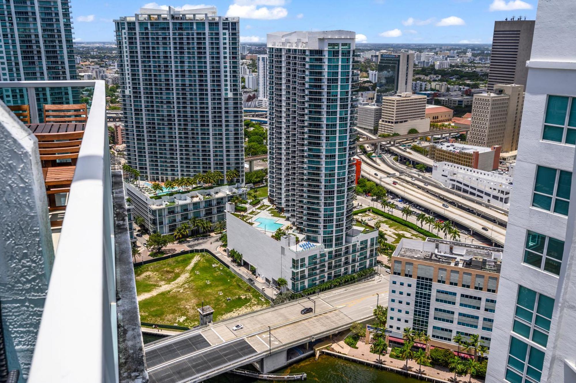 Amazing Loft Style 1 Bedroom In Brickell *