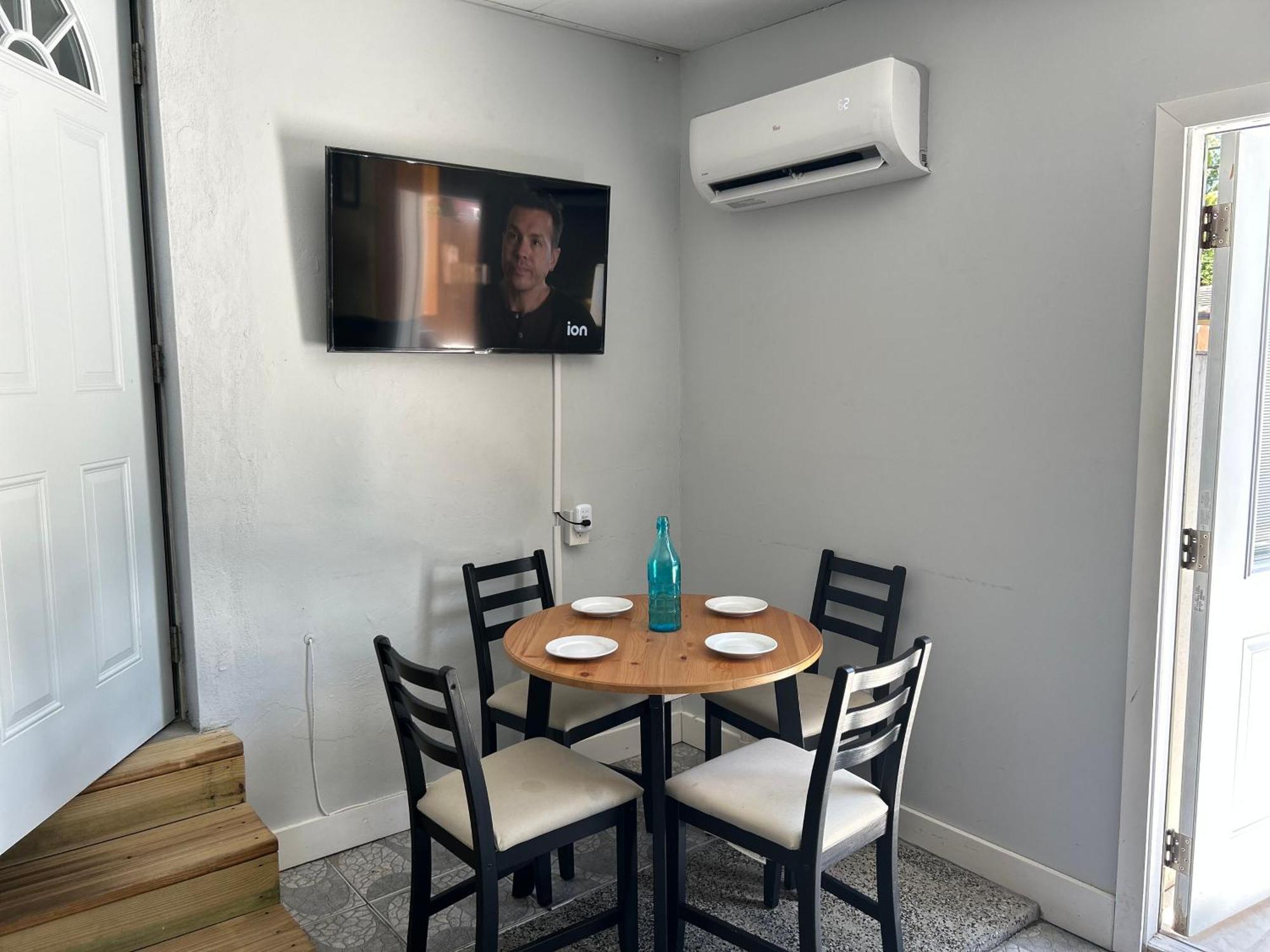 Ferienhaus Main House 3 Bed 2 Bath & 1 Bed 1 Bath